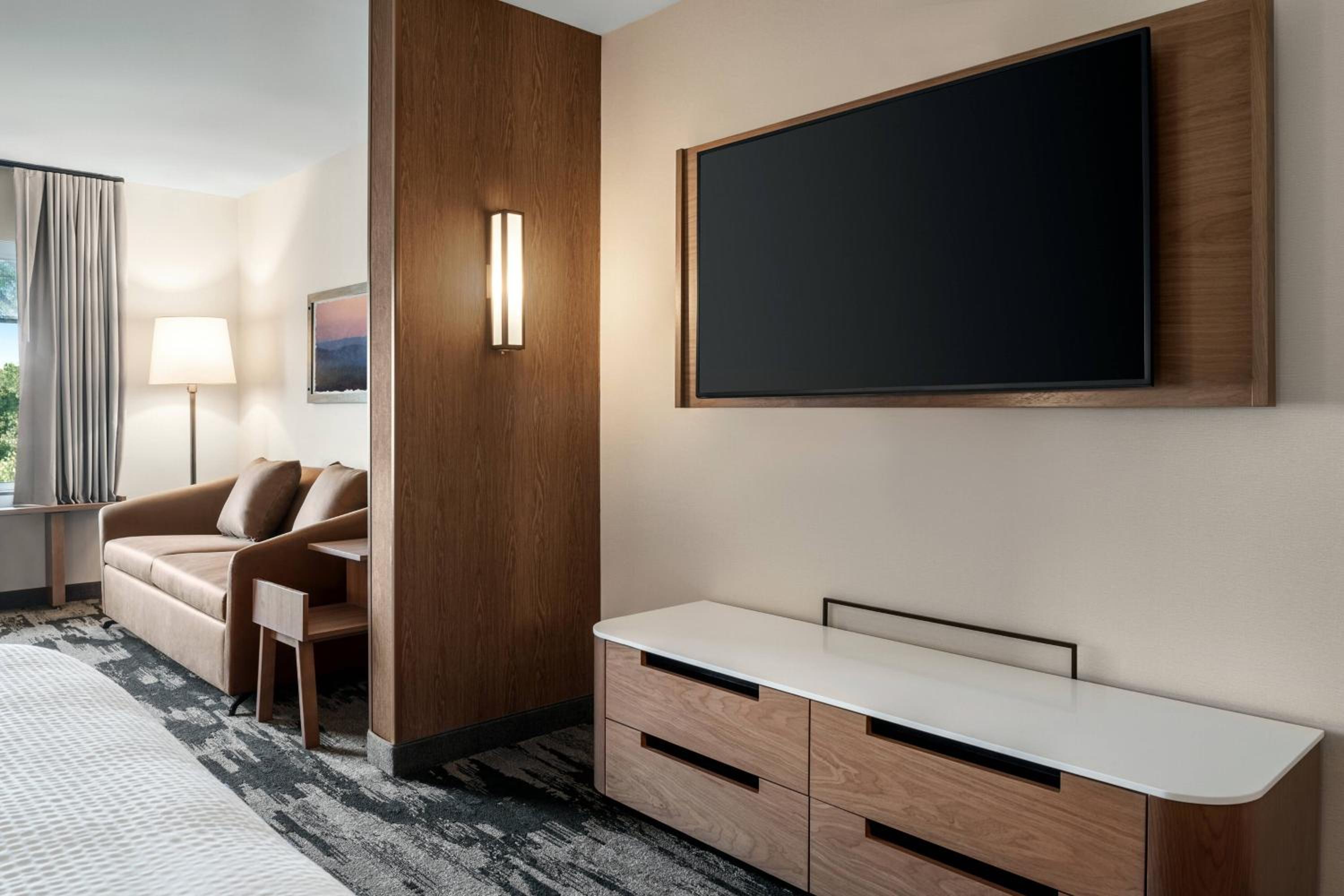 King Suite with Sitting Area and Sofa Bed - Photo 3