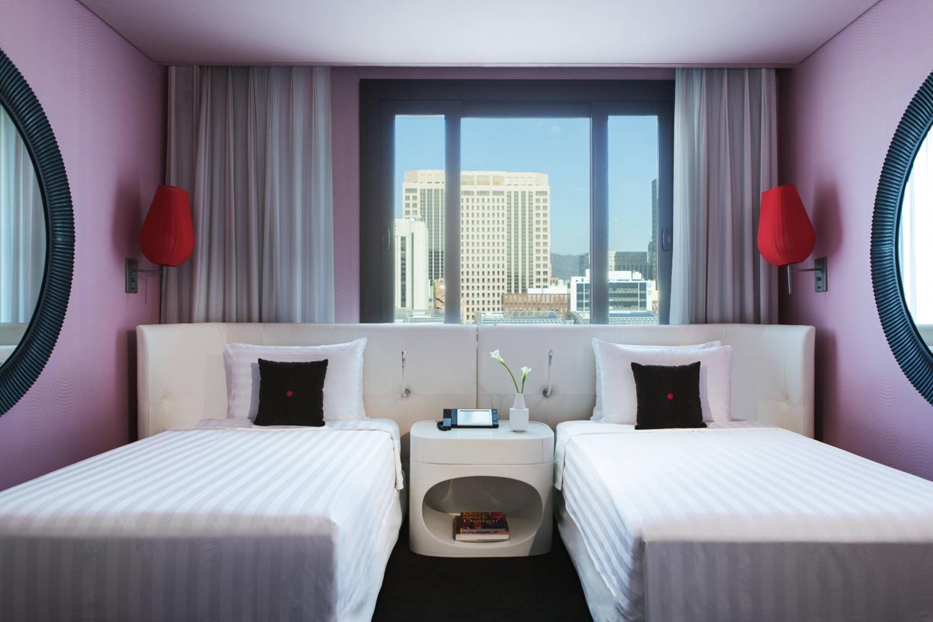 Club Deluxe Twin, Club lounge access, Guest room - Photo 4