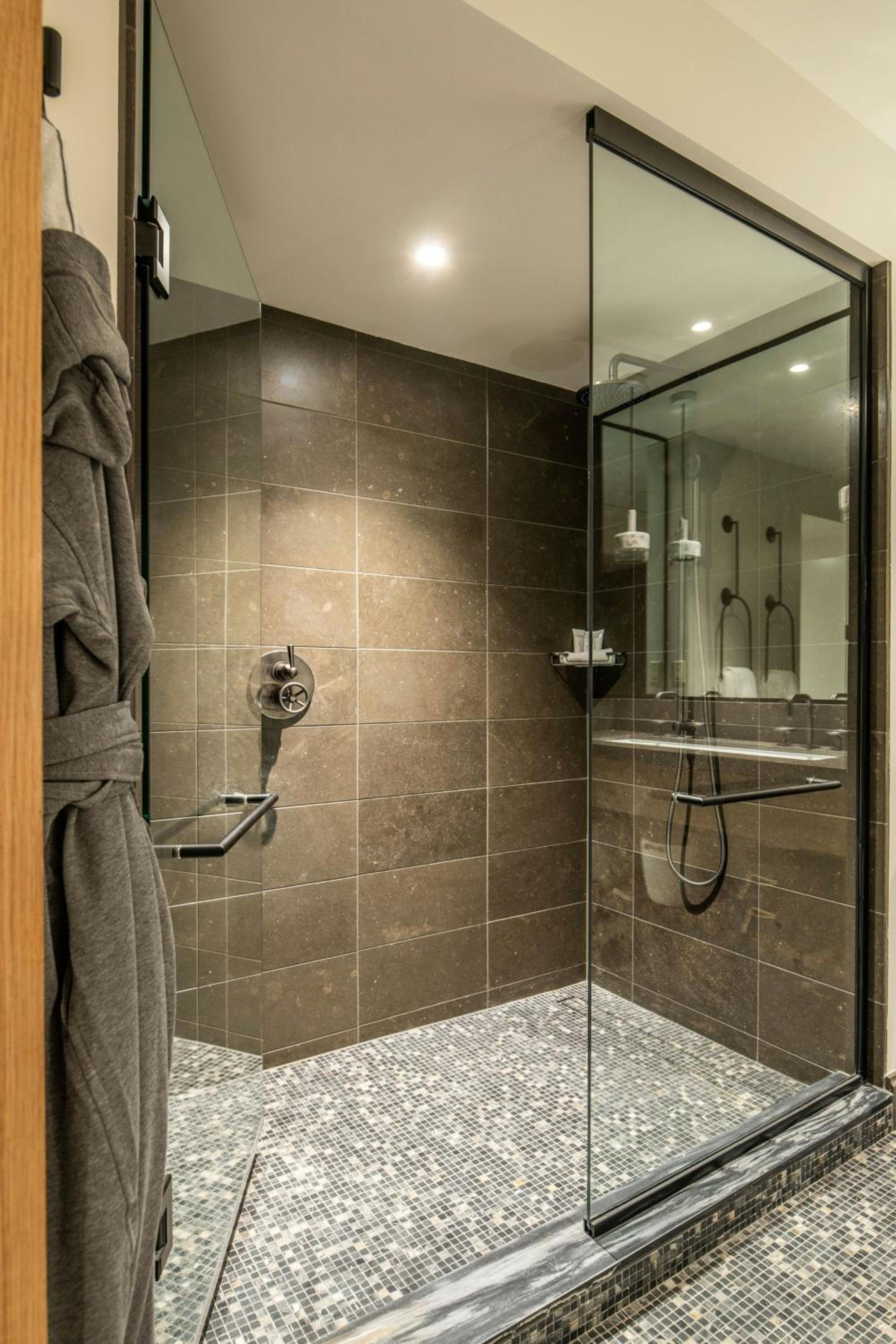 Premier King Room with Urban View - Upper Floor - Mobility and Hearing Accessible with Roll-in Shower