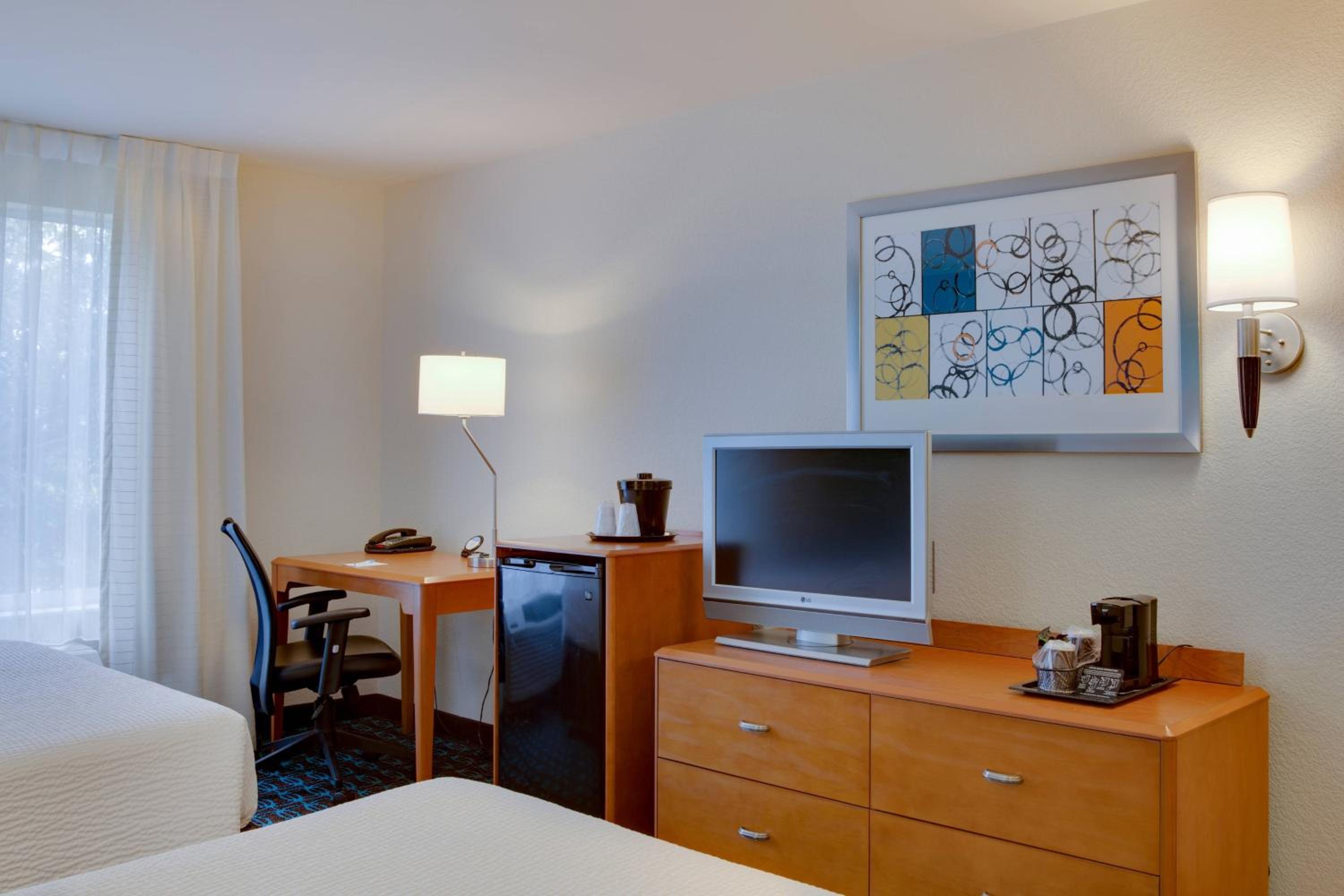 Queen Room with Two Queen Beds, Transfer Shower and Sofa Bed - Mobility Access/Hearing Accessible - Photo 3