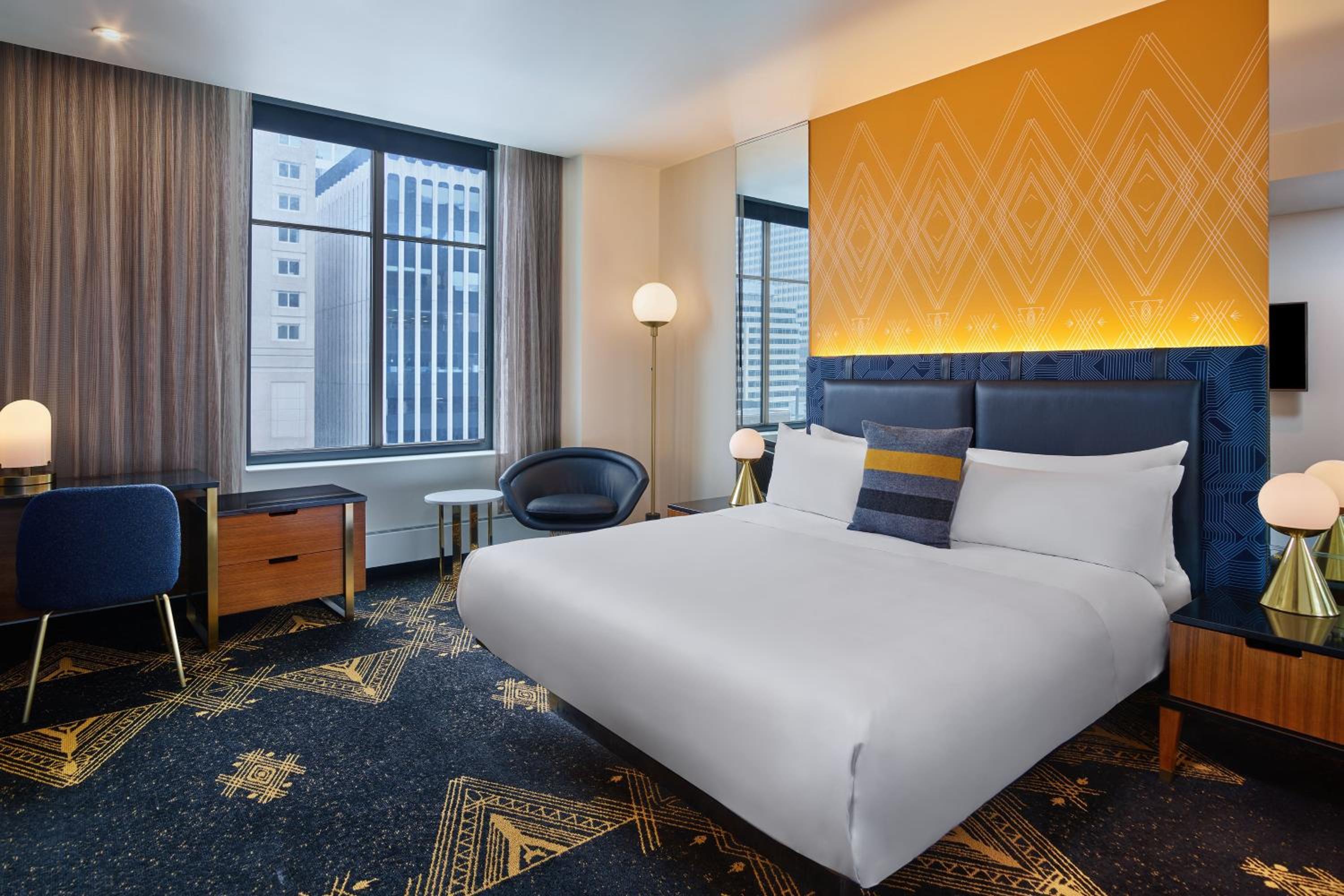 Wonderful King Room with Roll-in Shower - Mobility Accessible photo 1