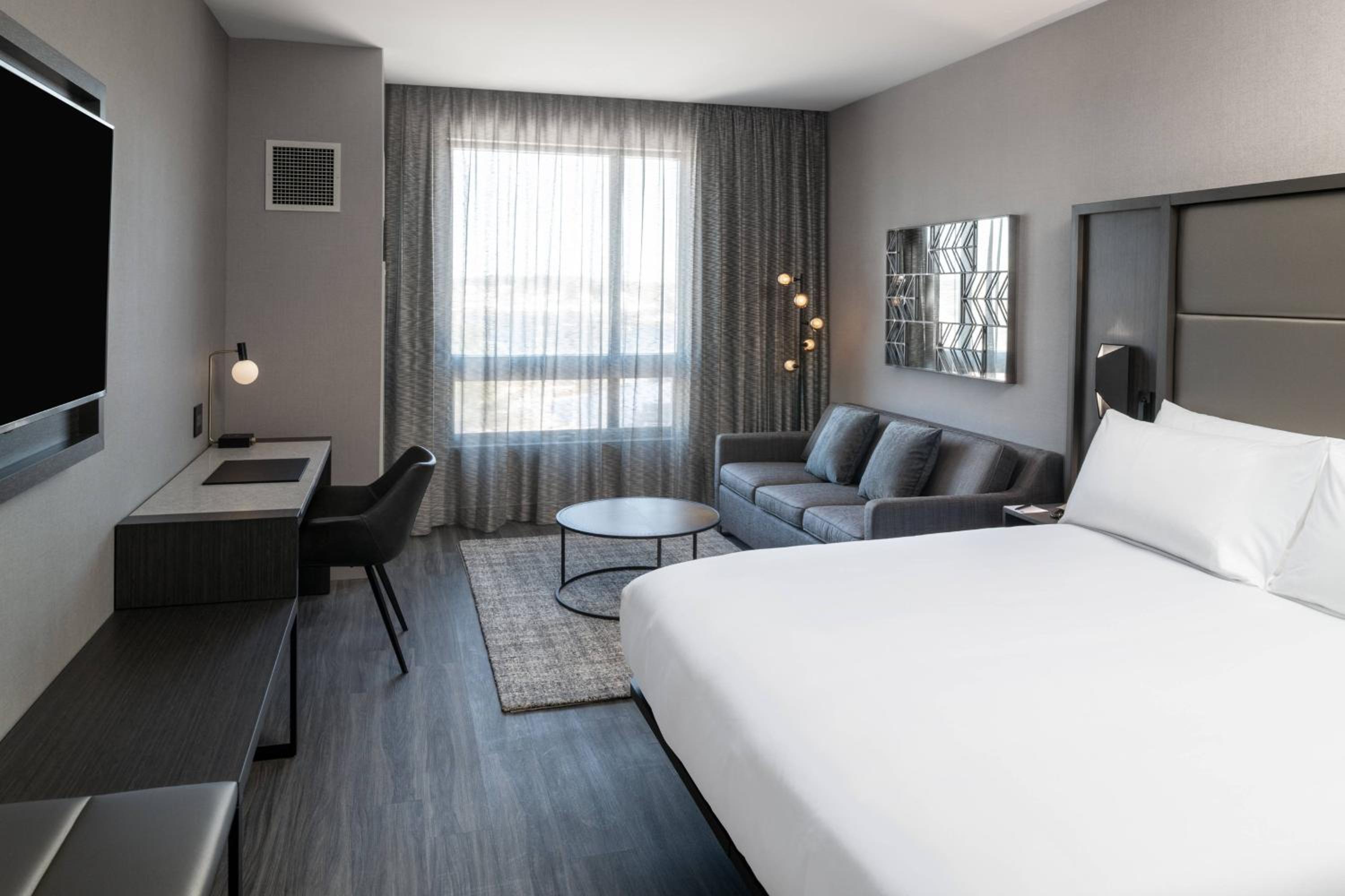 King Room with Sofa Bed - Photo 1