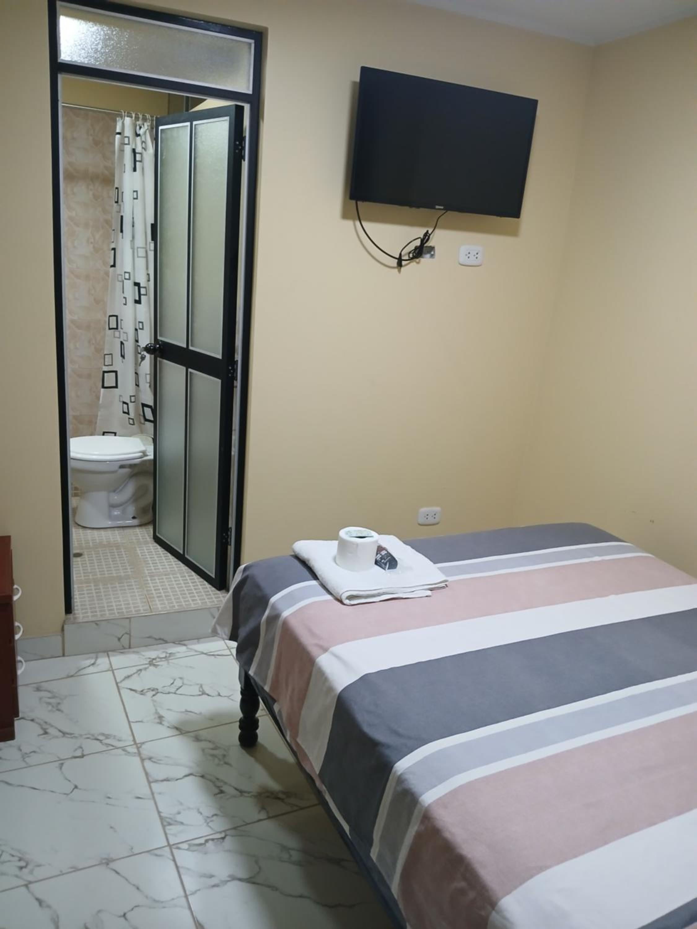 Single Room with Private Bathroom photo 3