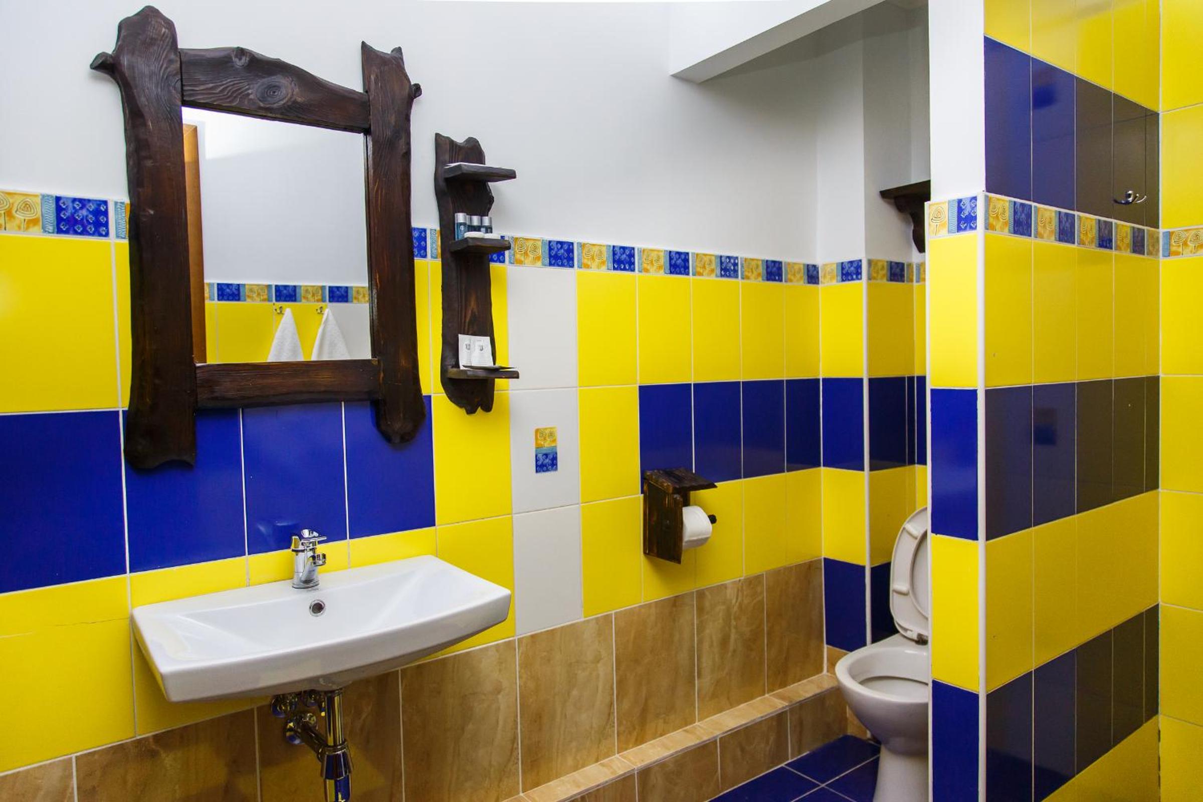 Basic Single Room with Shared Bathroom photo 3