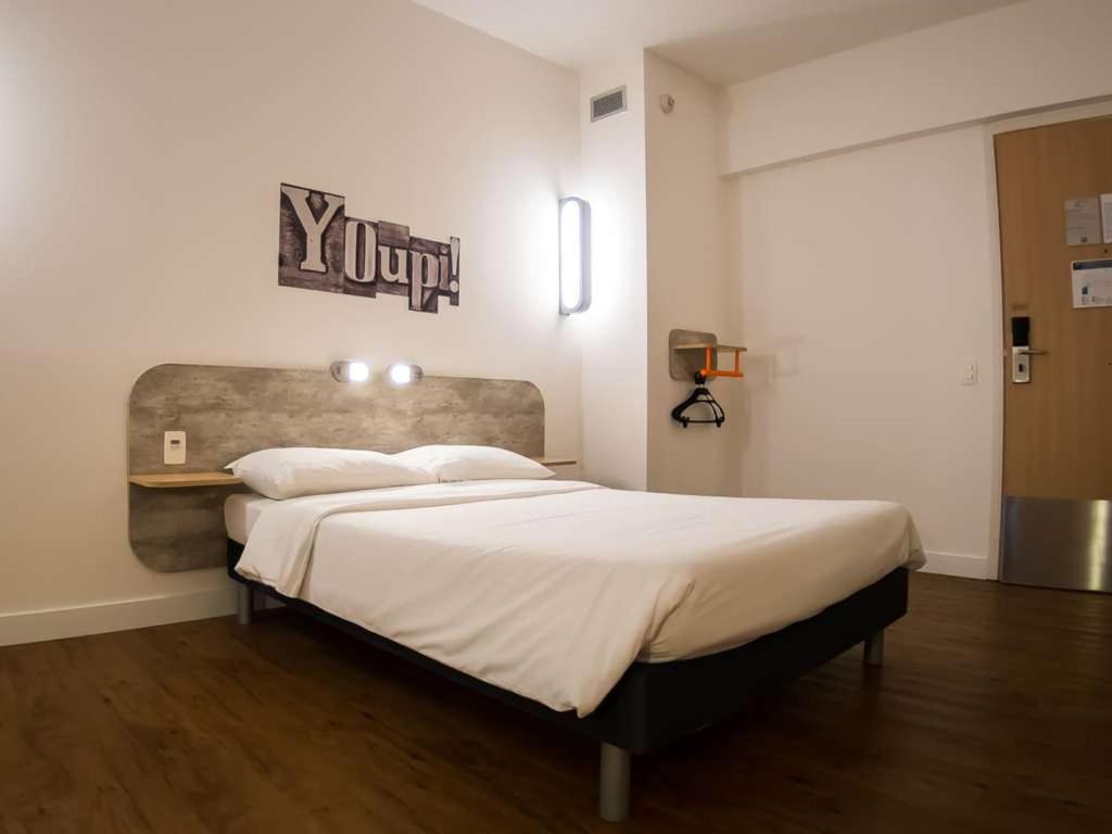 Standard Apartment with One Double Bed - Disability Access photo 2