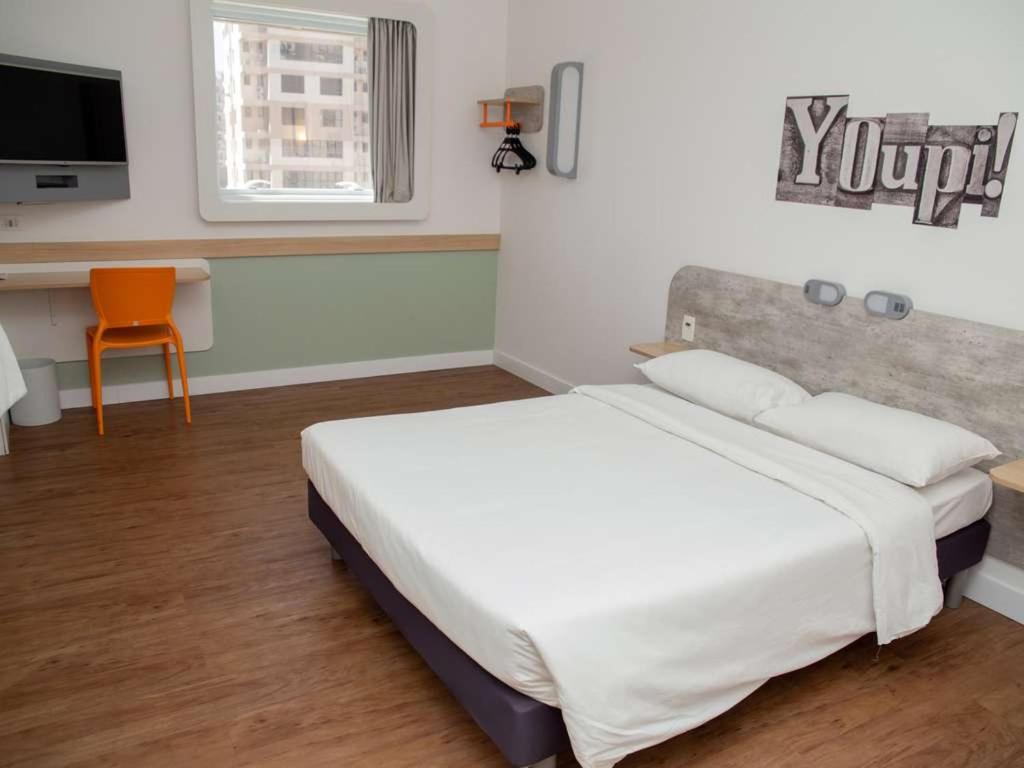 Standard Apartment with One Double Bed - Disability Access photo 3