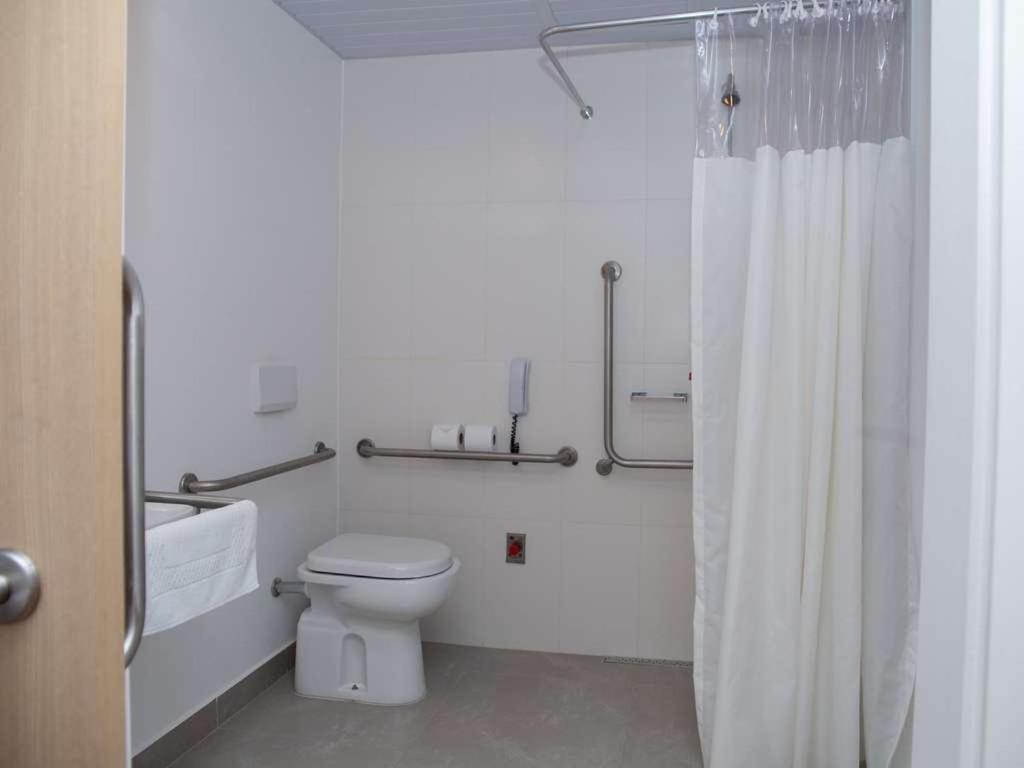 Standard Apartment with One Double Bed - Disability Access photo 1