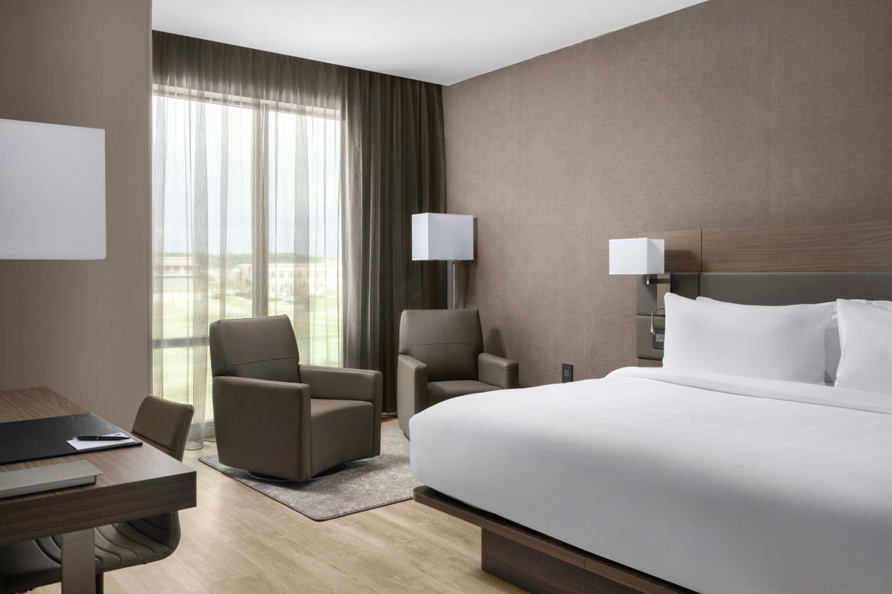 King Suite with Sofa Bed and Roll-in Shower - Mobility Accessible - Photo 3