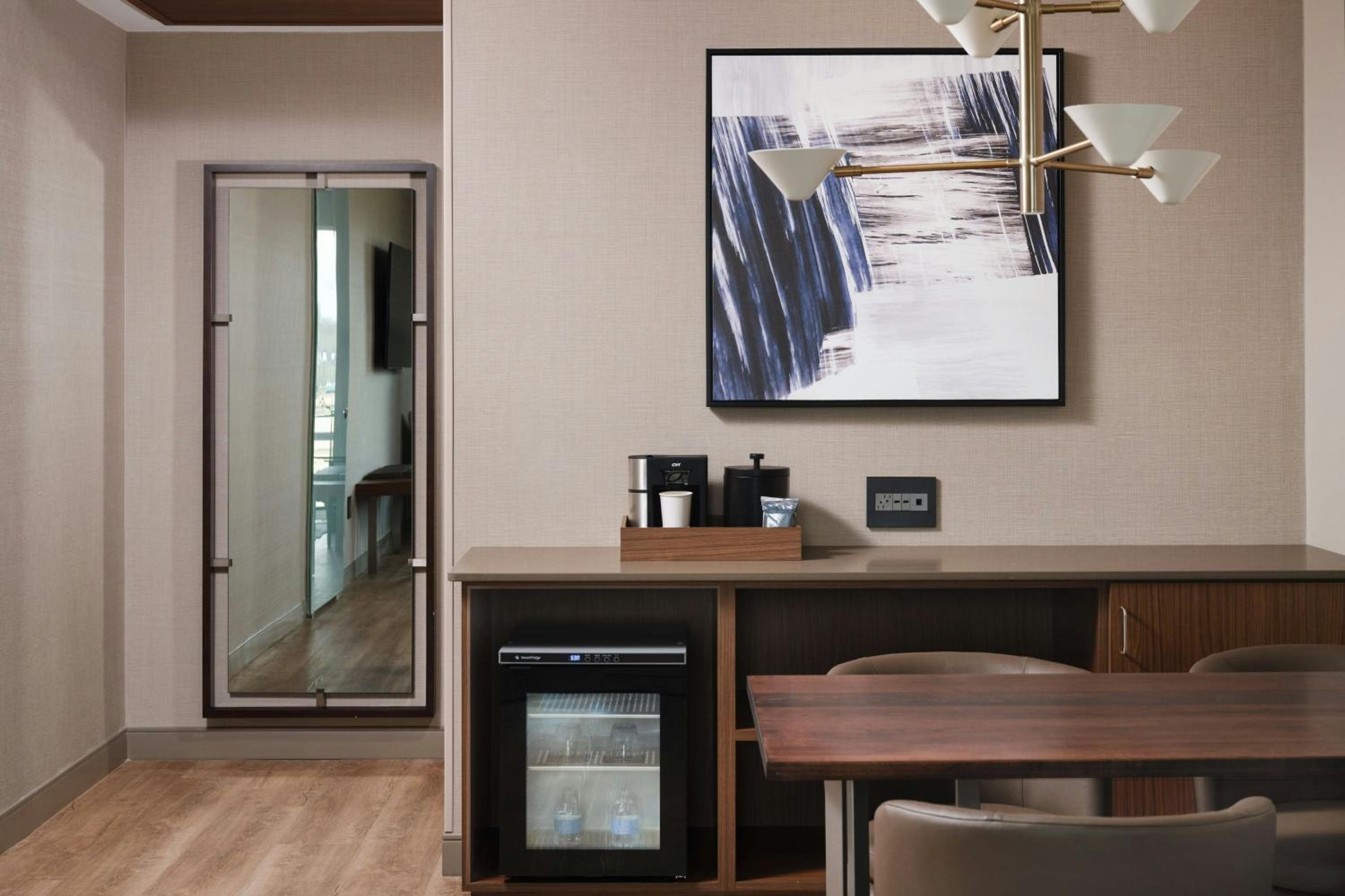 King Suite with Sofa Bed and Roll-in Shower - Mobility Accessible - Photo 4