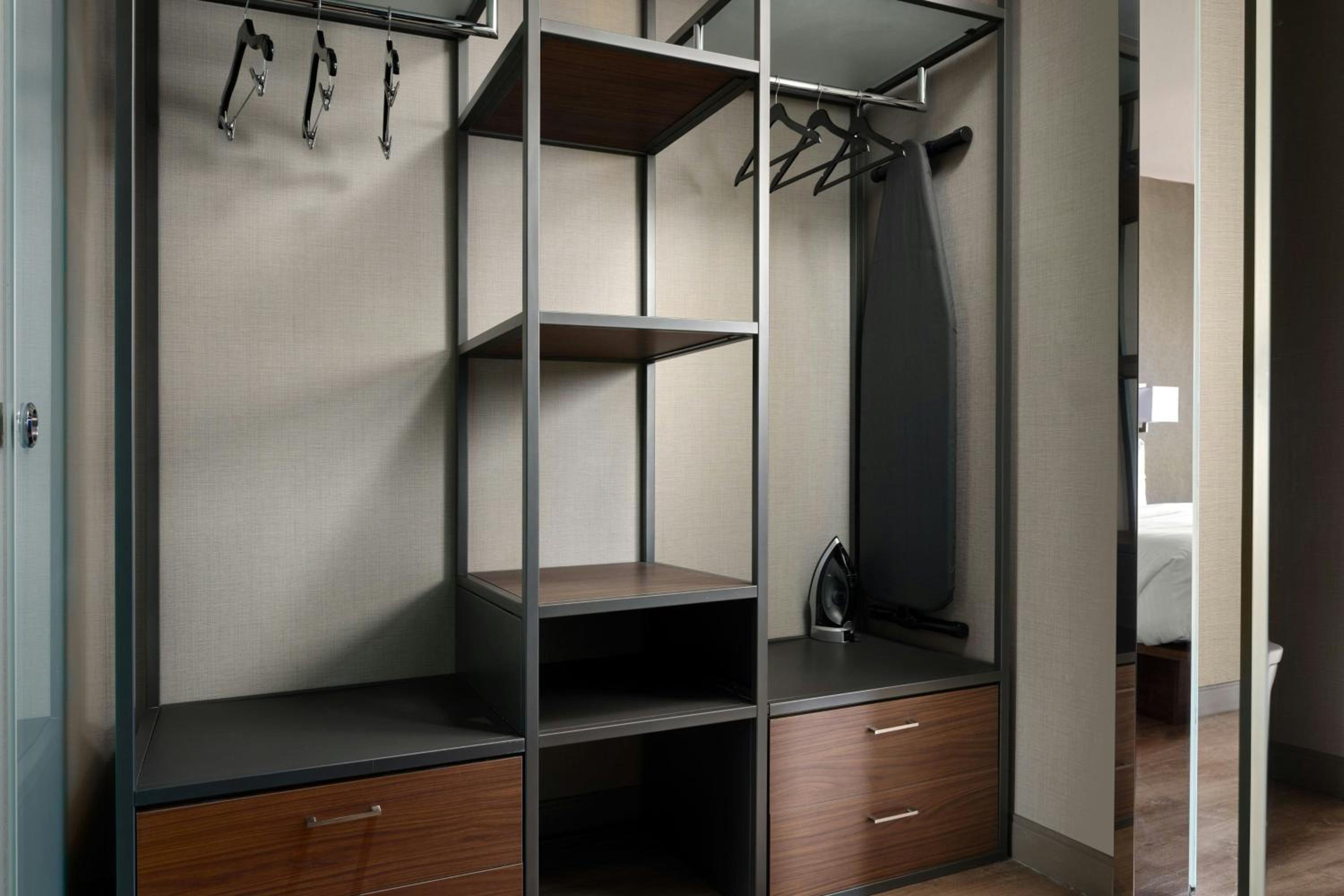 King Suite with Sofa Bed and Roll-in Shower - Mobility Accessible - Photo 6