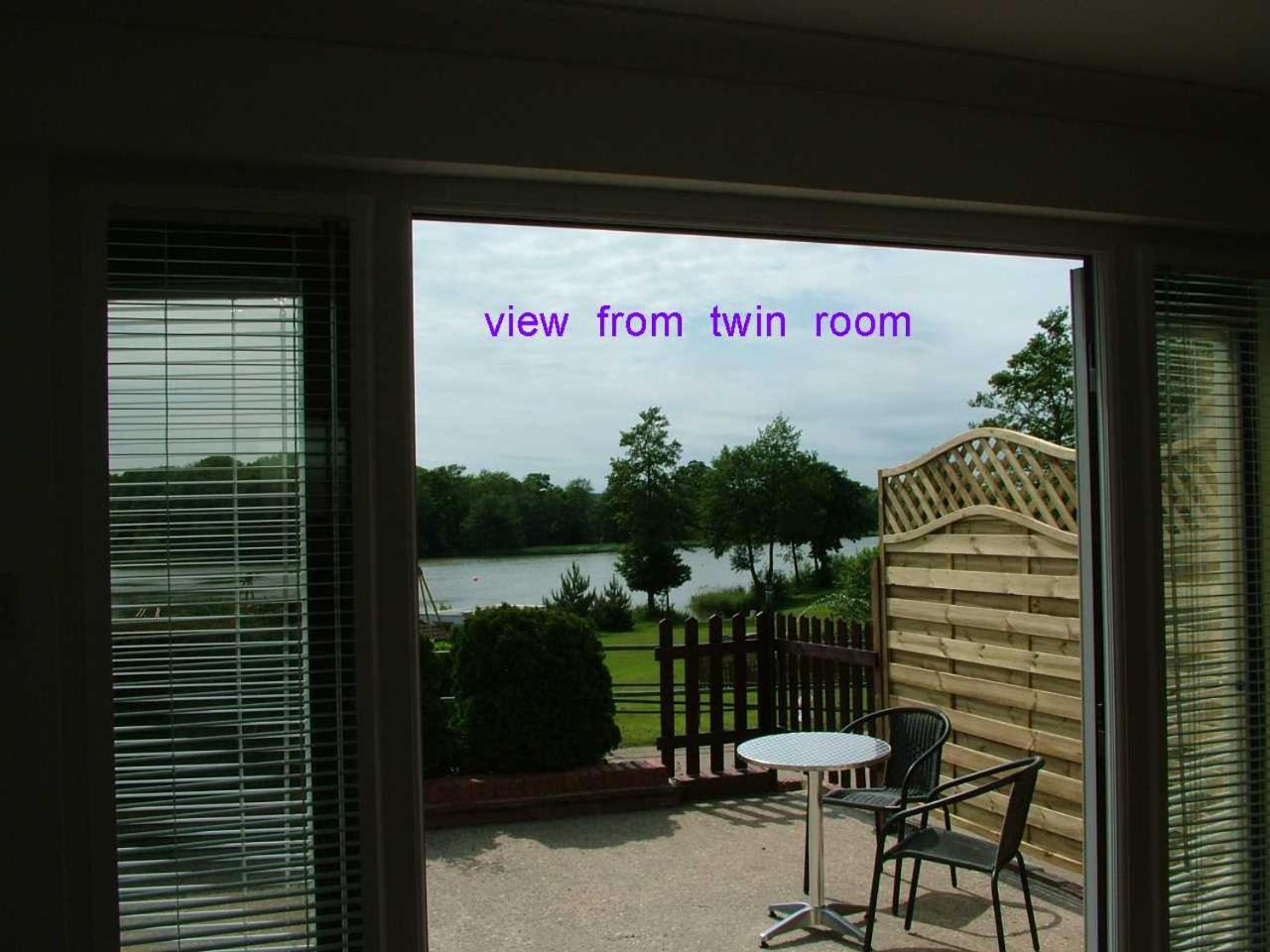 Double or Twin Room with Lake View - Photo 2