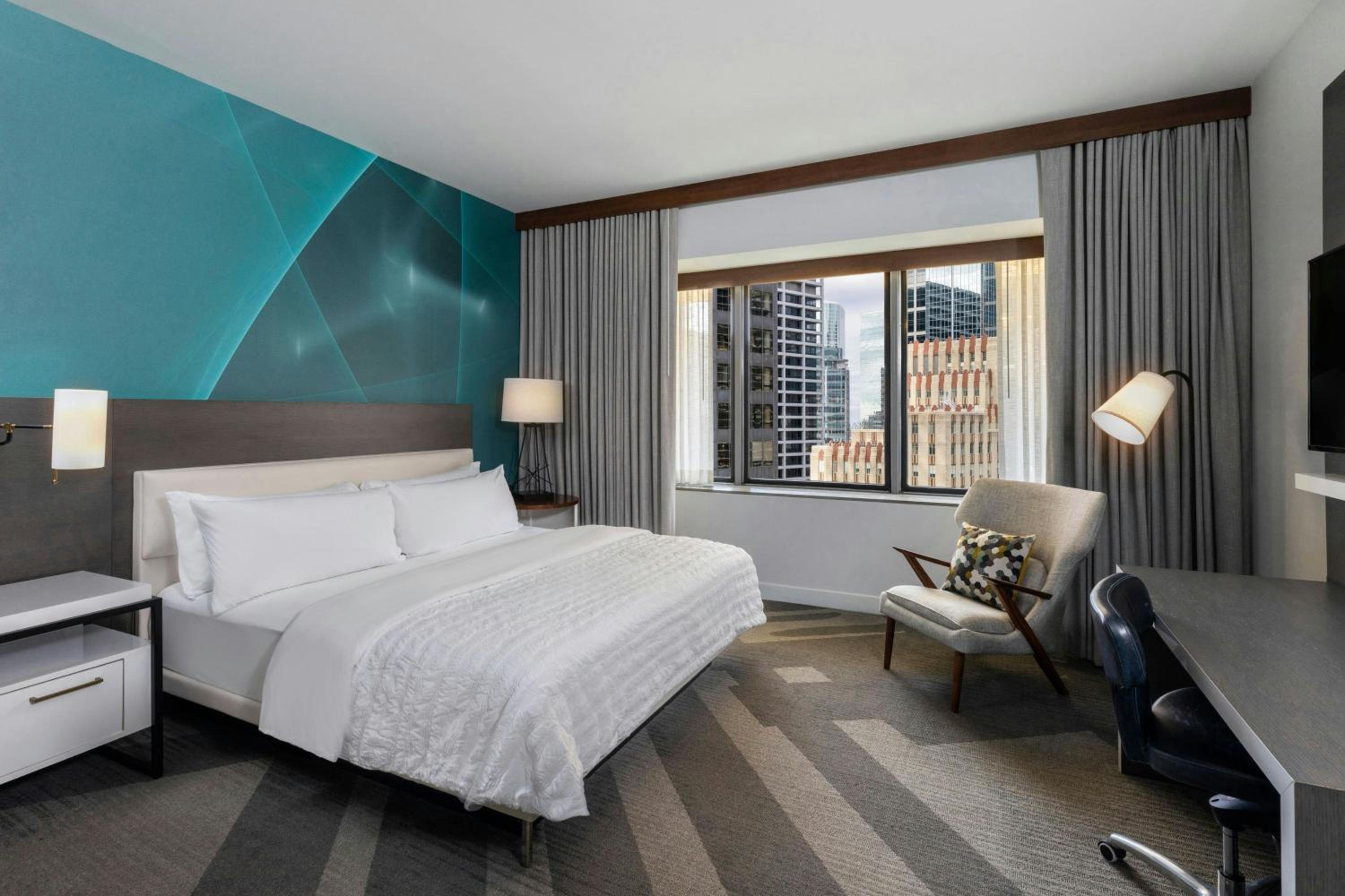 Premium King Room with City View photo 2