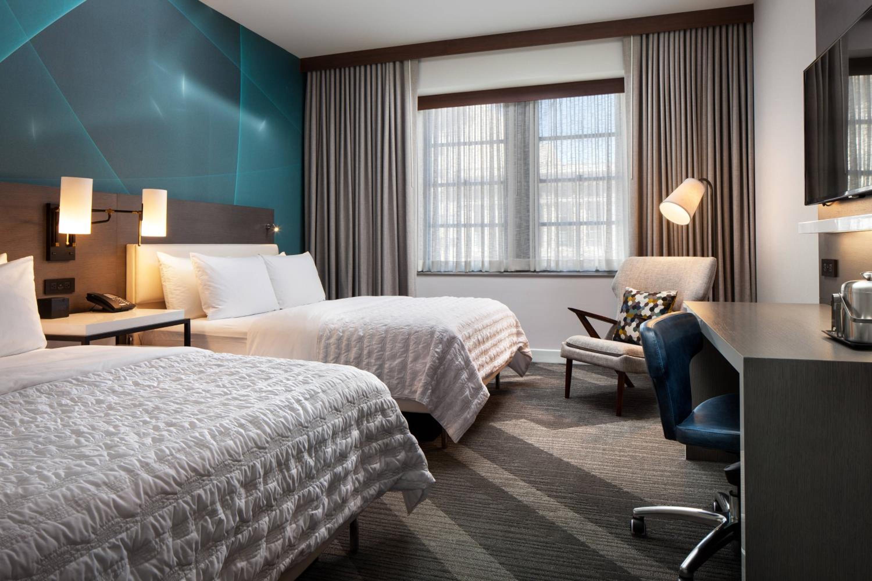 Queen Room with Two Queen Beds and City View photo 2