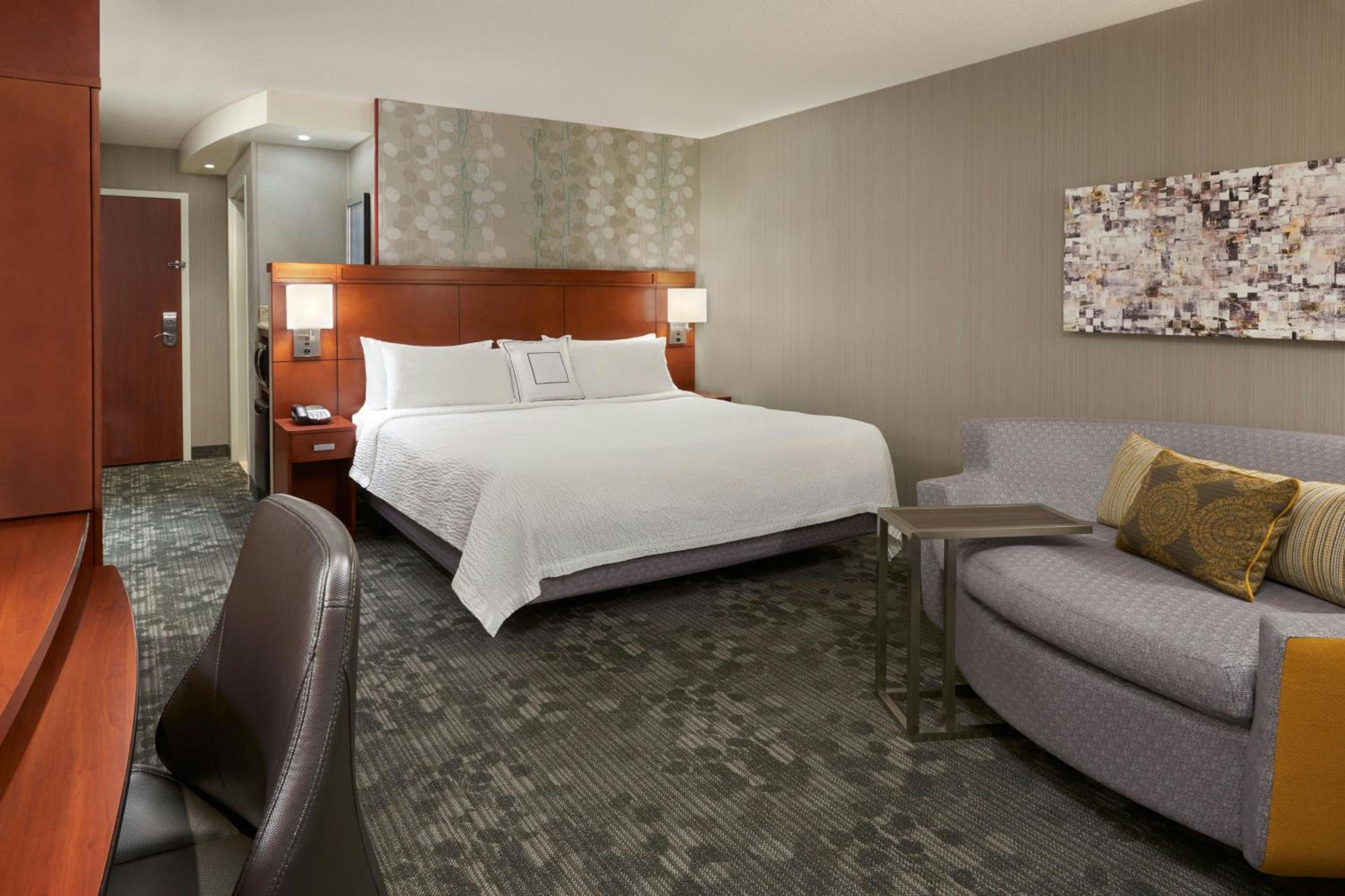King Room with Sofa Bed - Photo 1