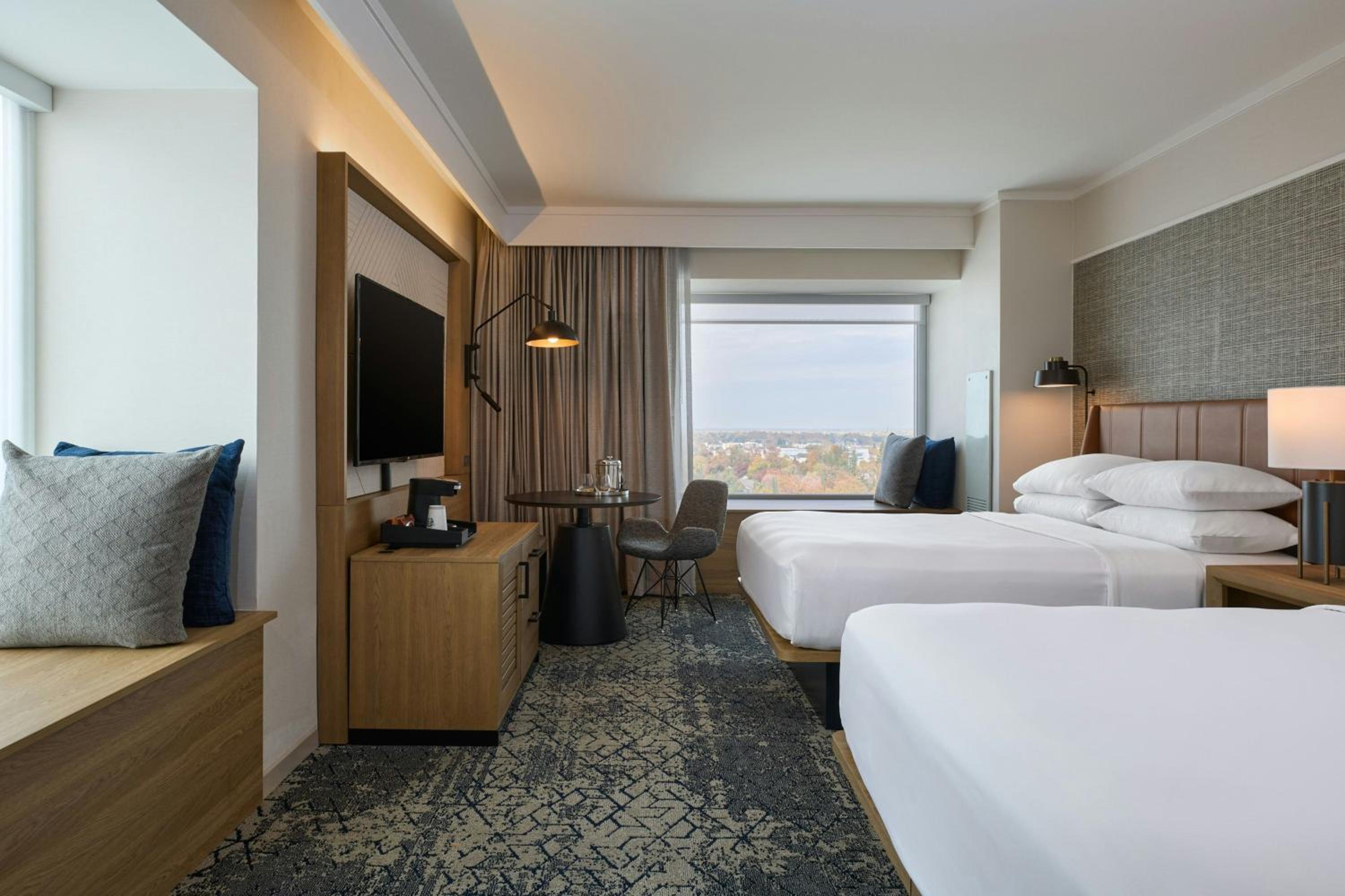 Double Room with City View - Low Floor/Mobility Accessible with Tub