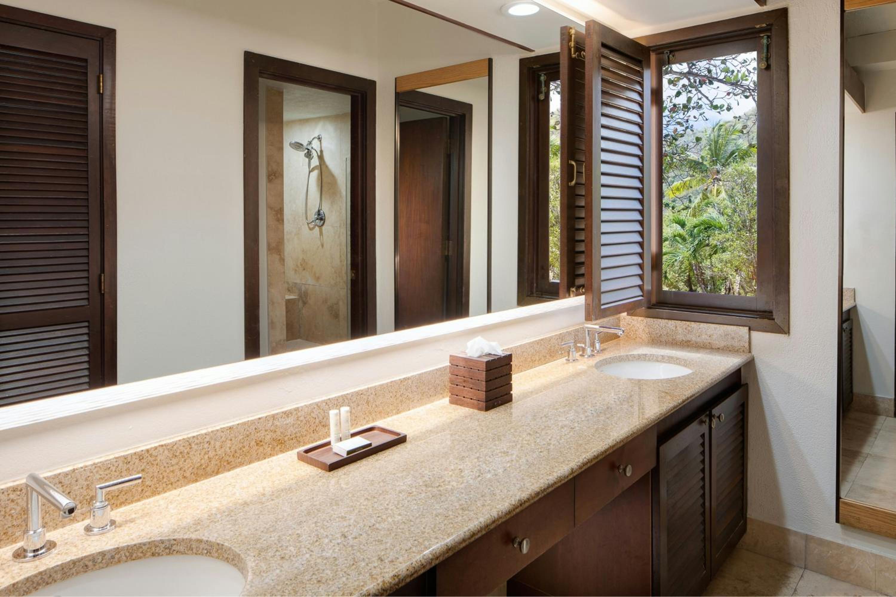 Junior King Suite with Sofa Bed and Ocean View - Hearing Accessible