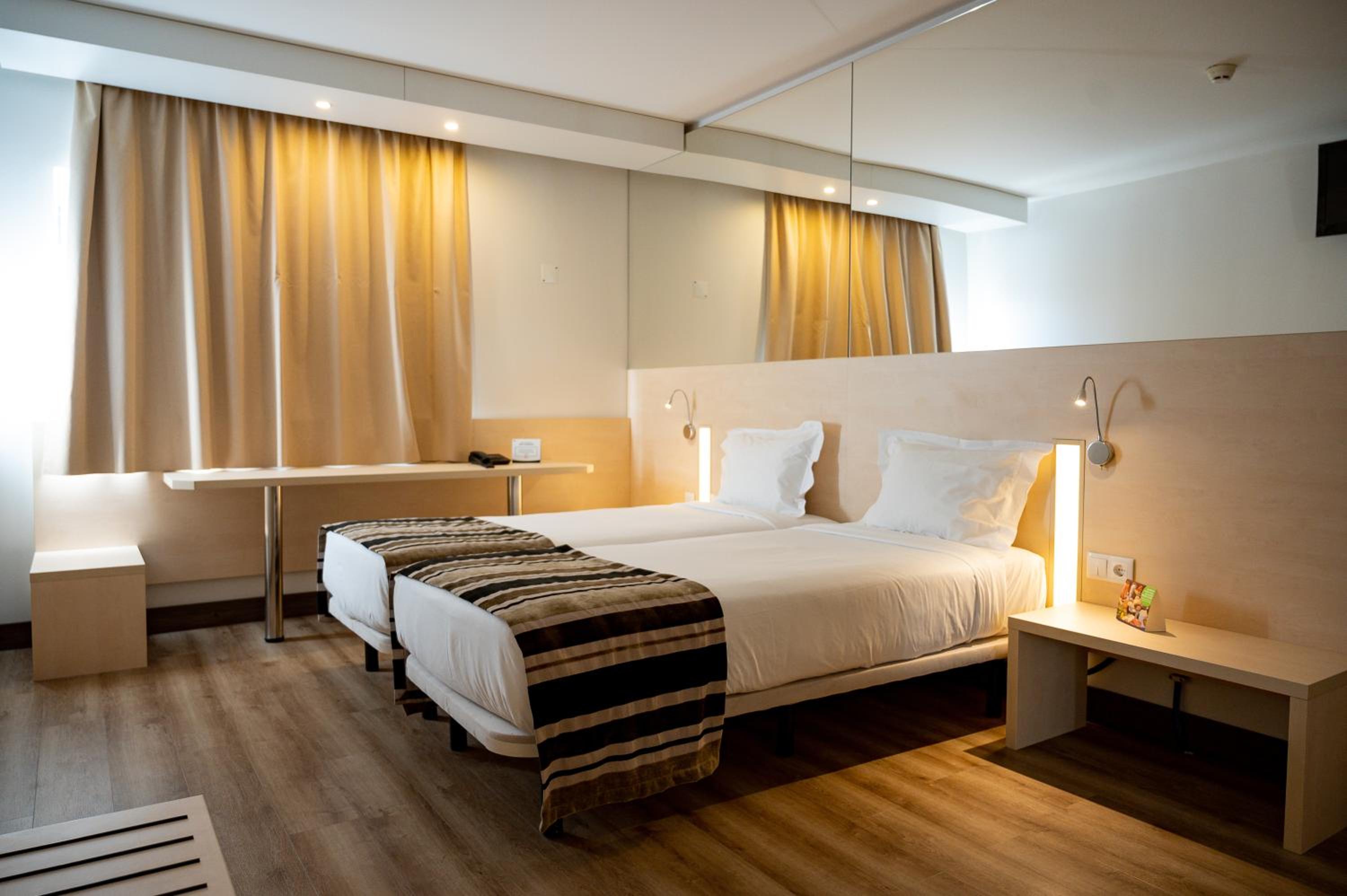 Superior Twin Room - Photo 4