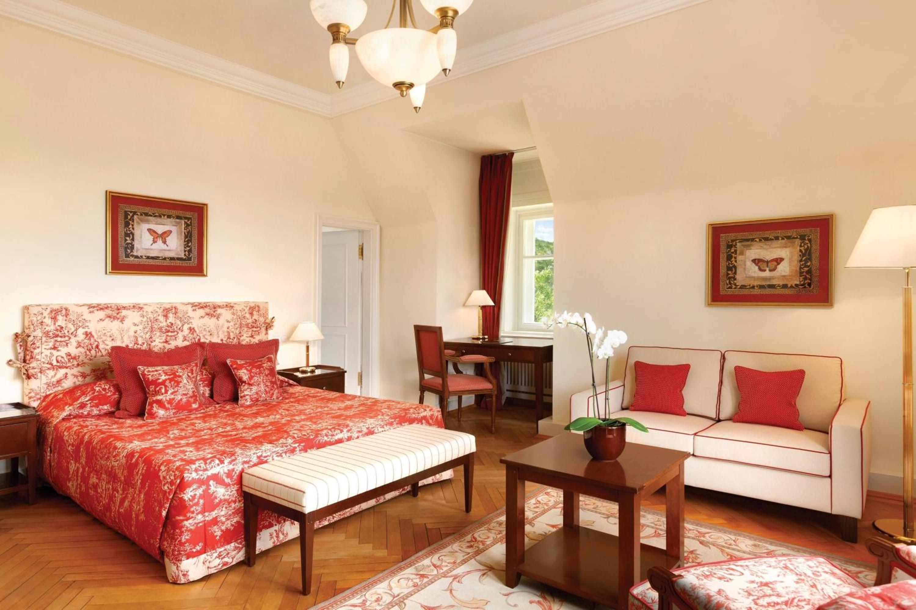 Deluxe, Guest room, 1 King, Garden view