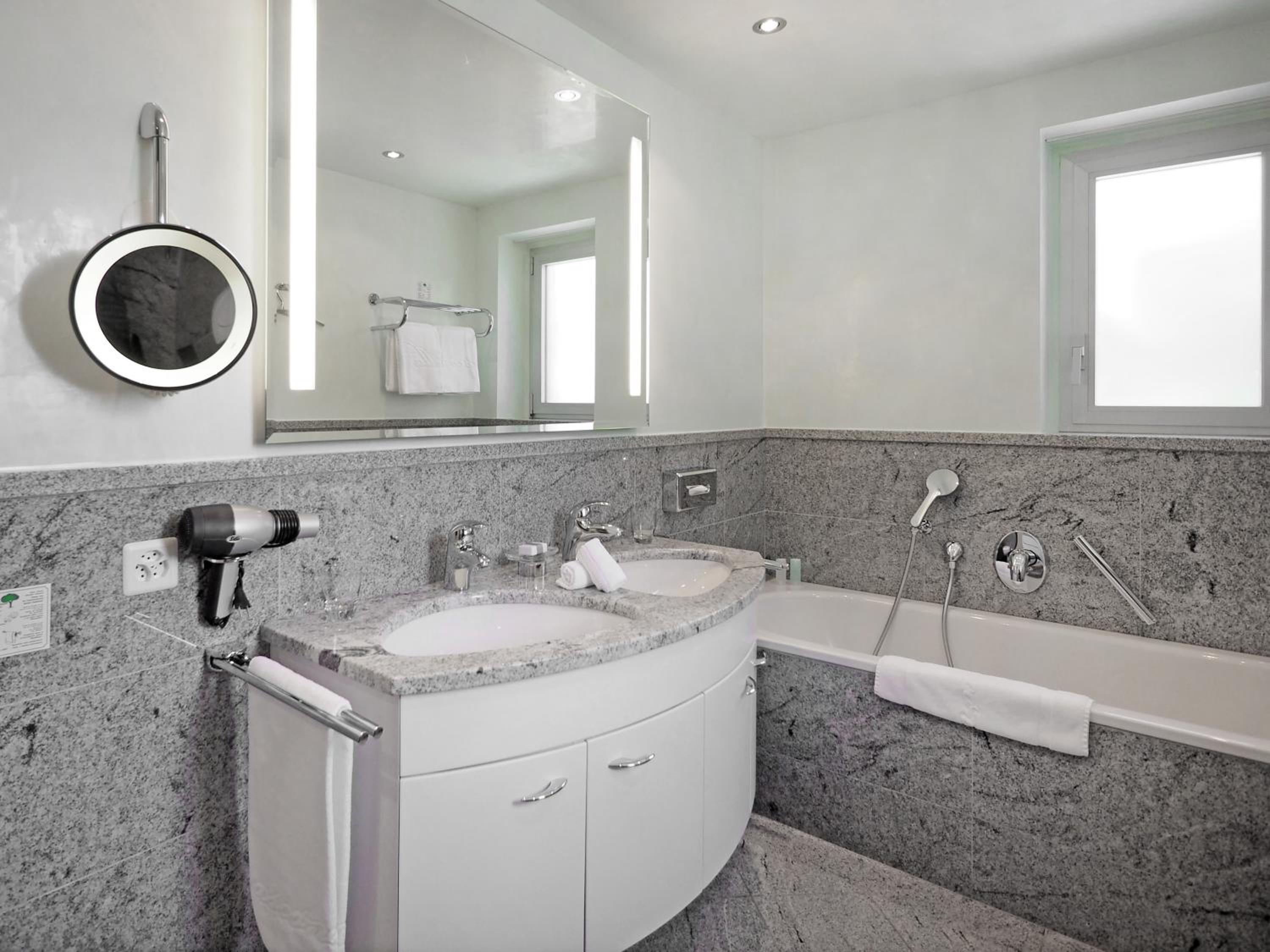 Suite 218 photo 3