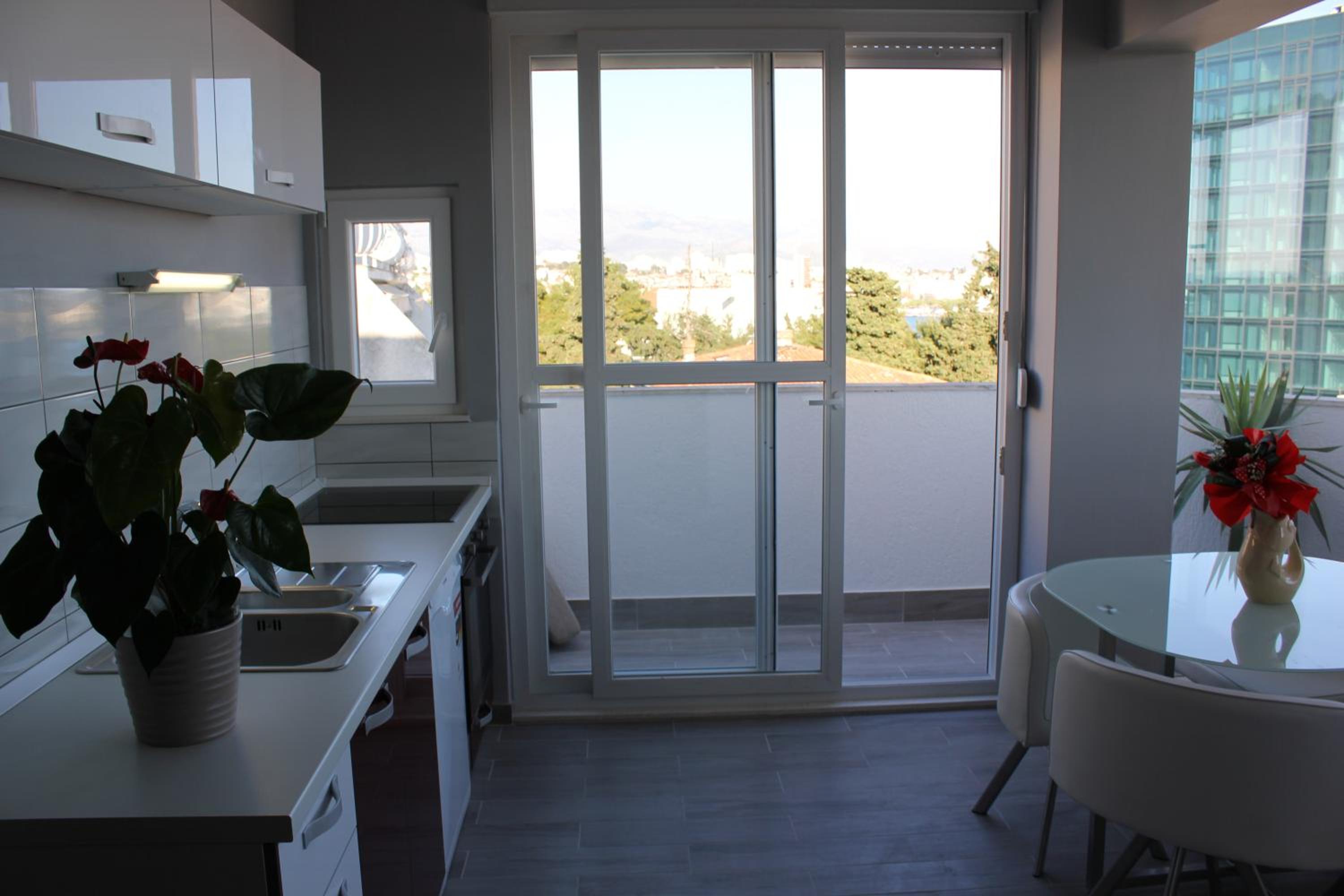 Apartment with Sea View - Photo 11