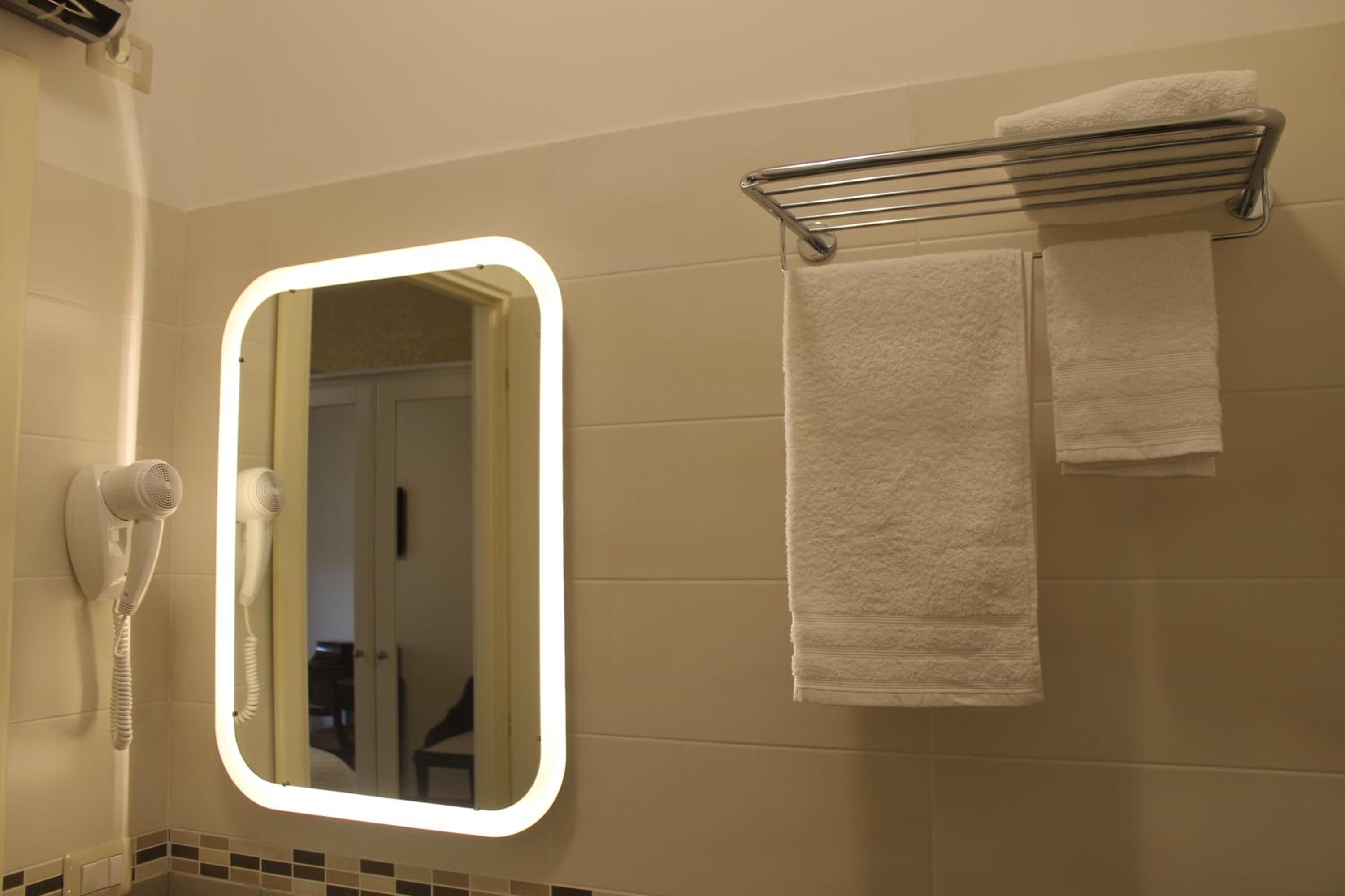 Deluxe Double or Twin Room with Balcony photo 2