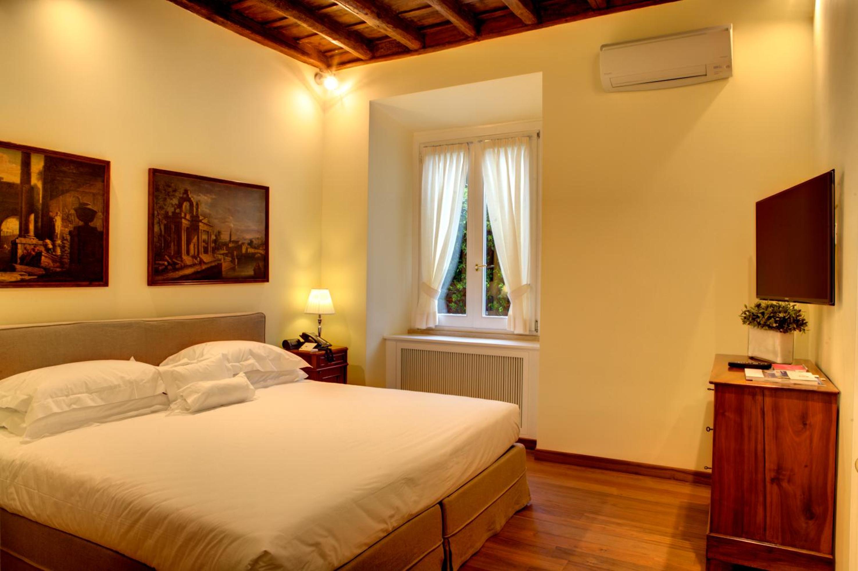 Suite with Patio - Annex photo 3