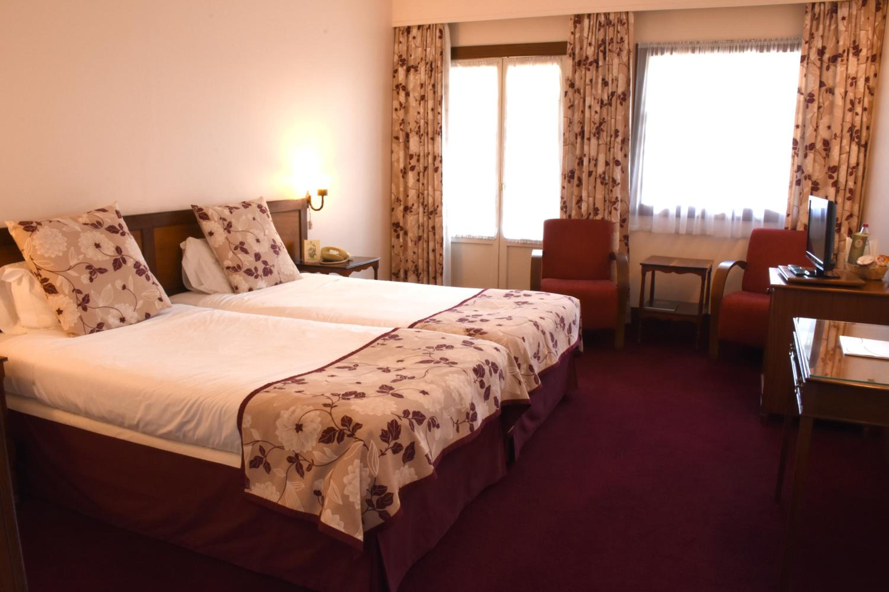 Double or Twin Room with Terrace and Garden View thumbnail 5