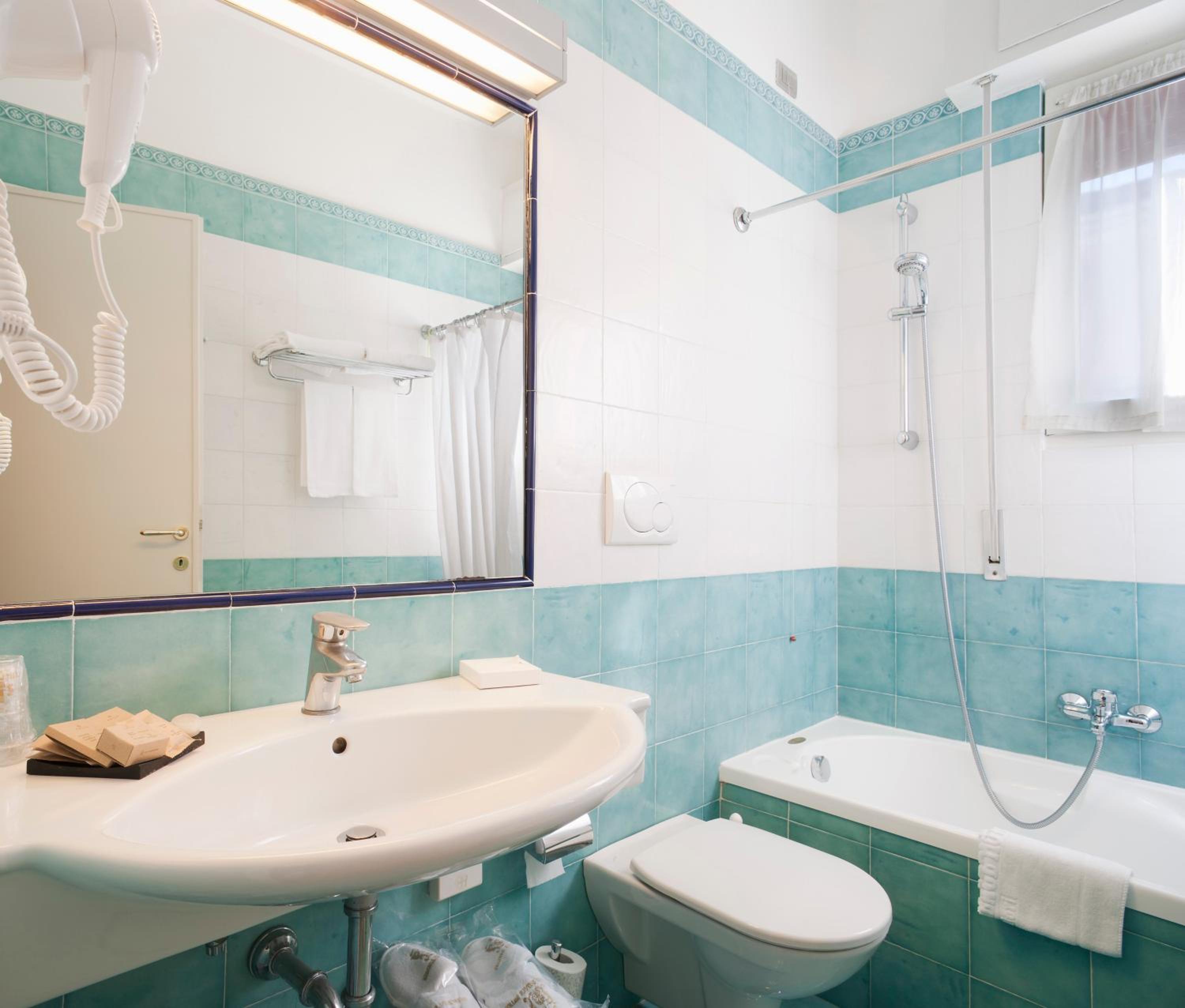 Standard Double Room - Photo 3