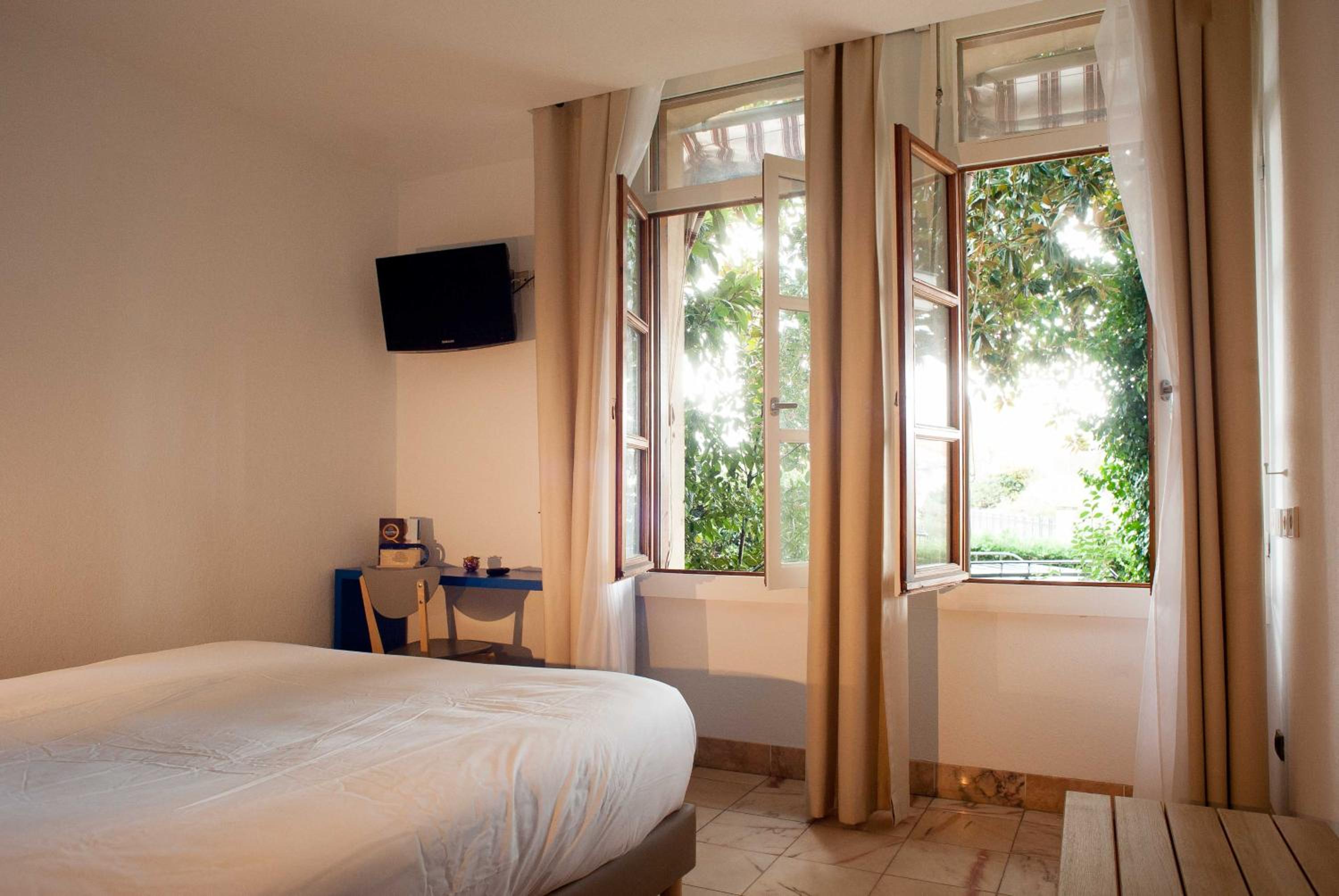 Double Room - Photo 9