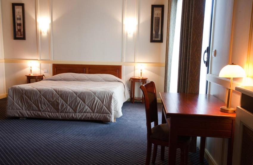 Double Room with Small Lounge and Terrace photo 3