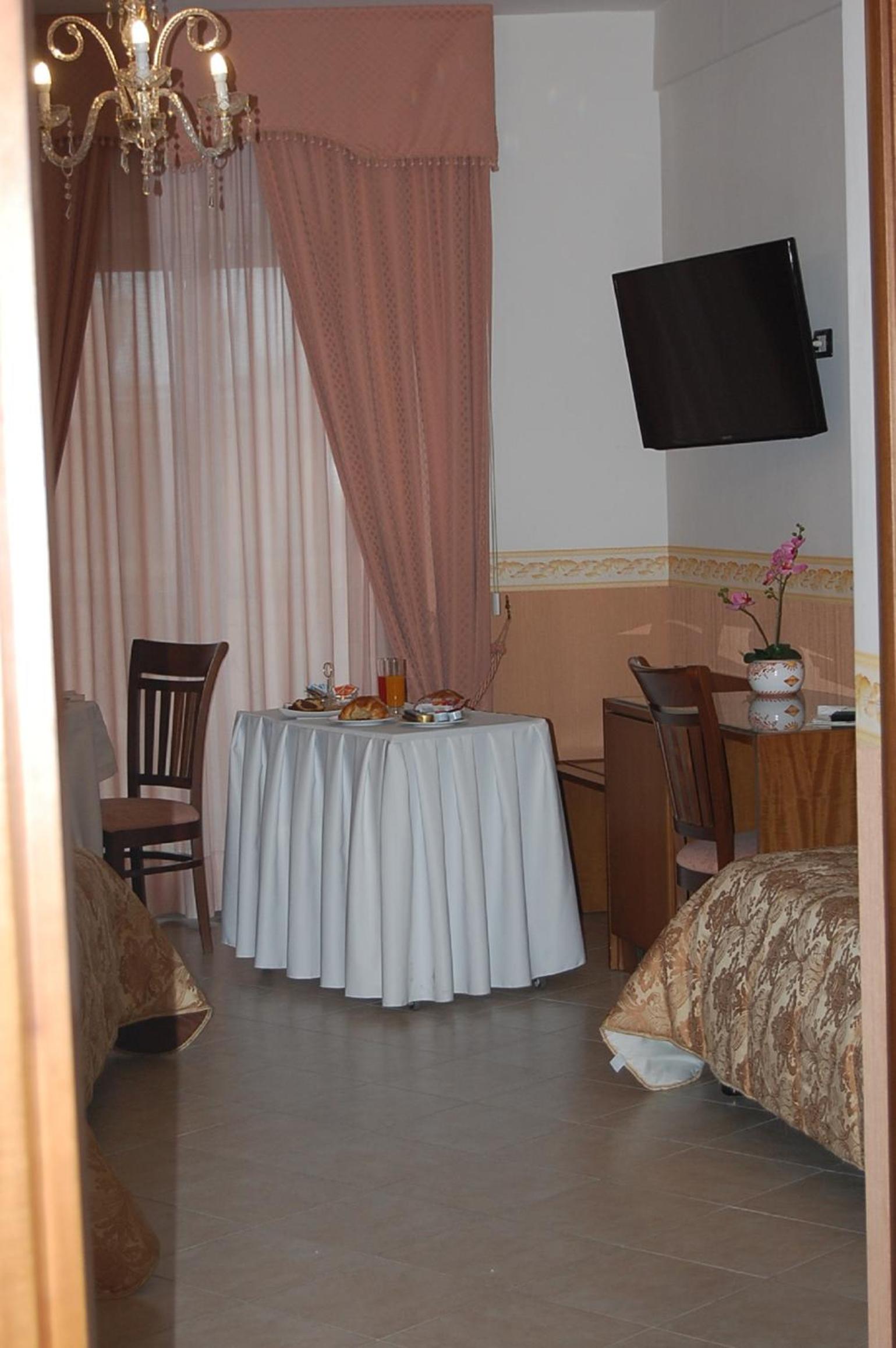Comfort Triple Room with Shower photo 2