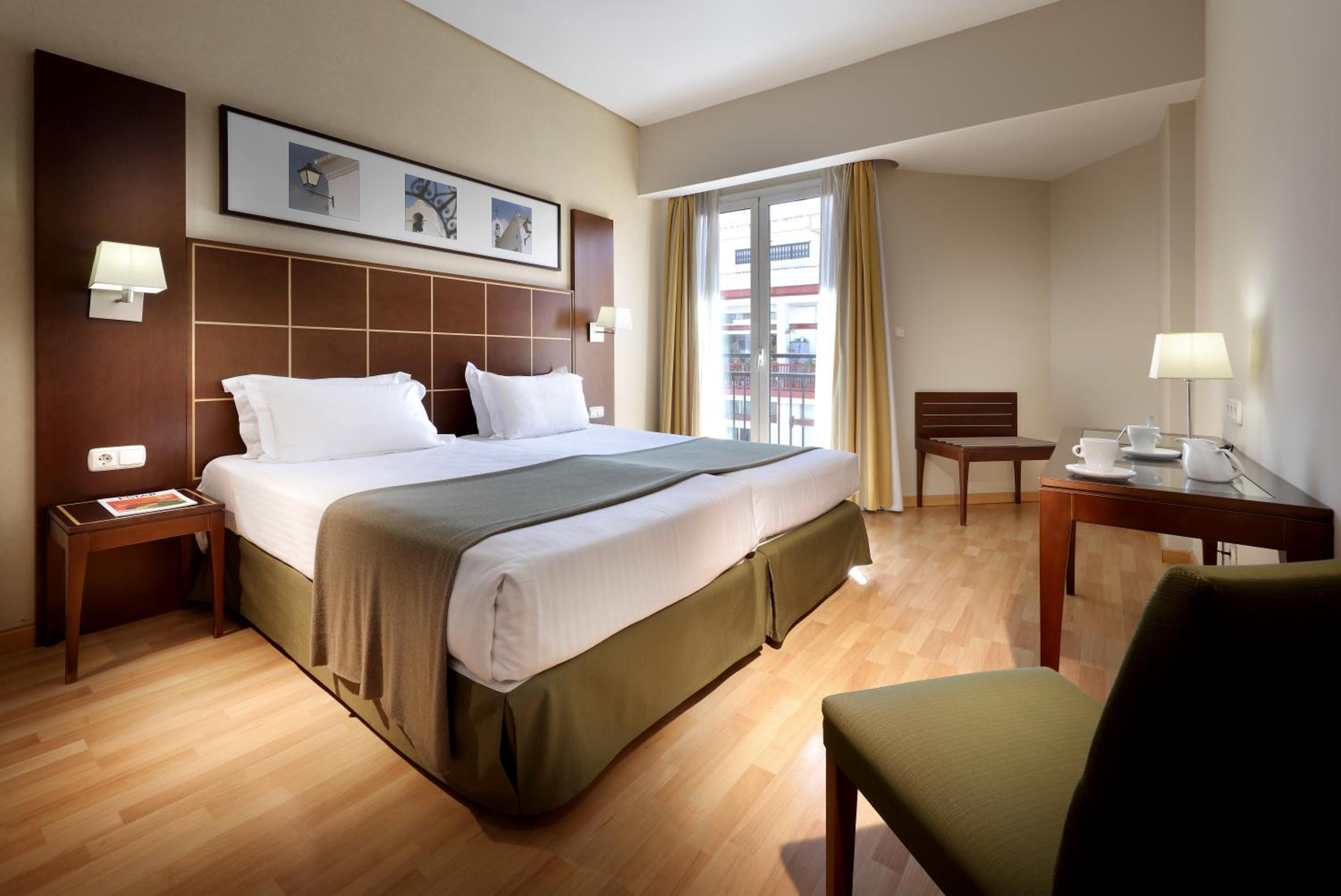 Double Room with Balcony - Photo 1