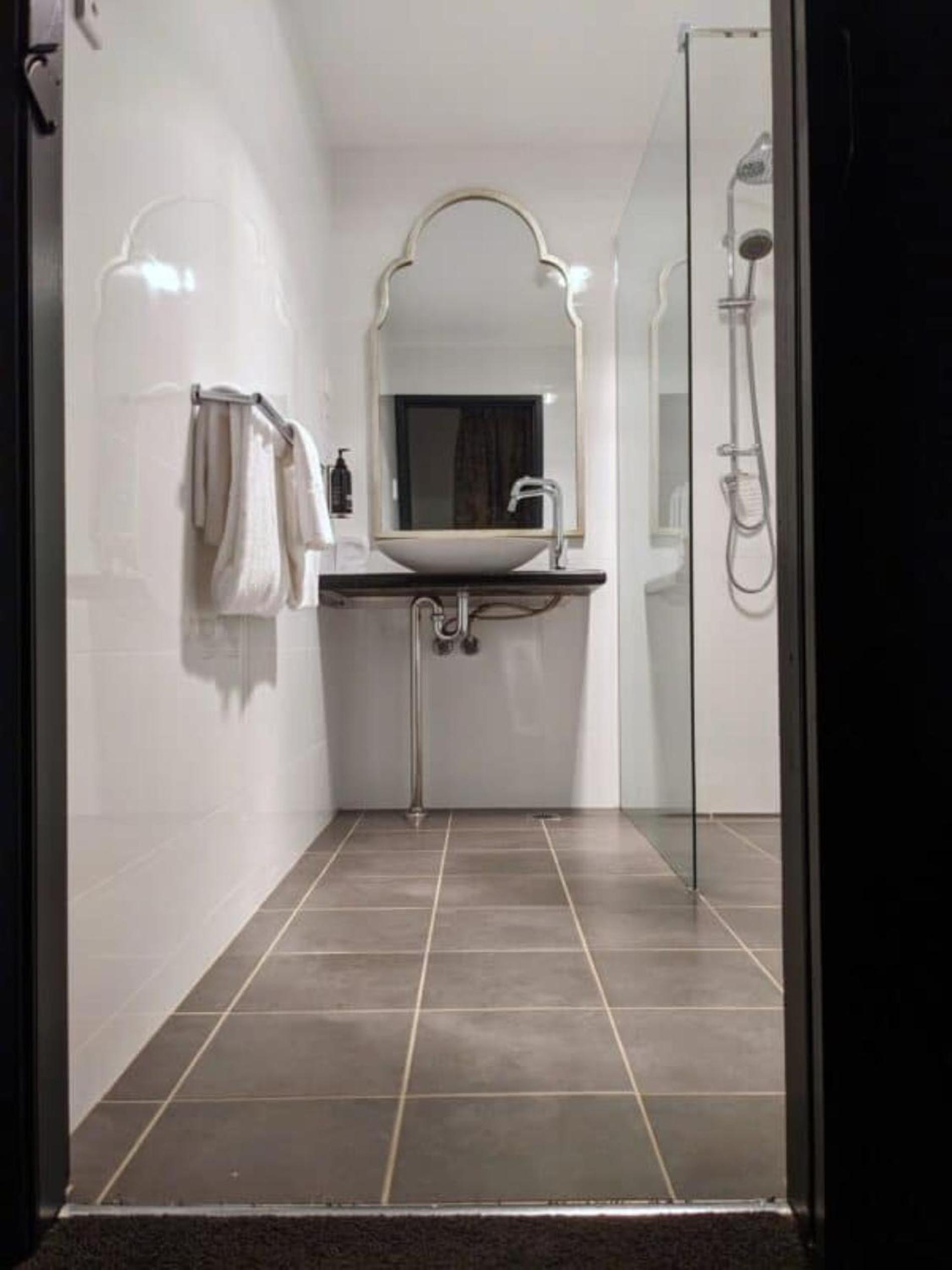 Accessible Queen Room photo 3