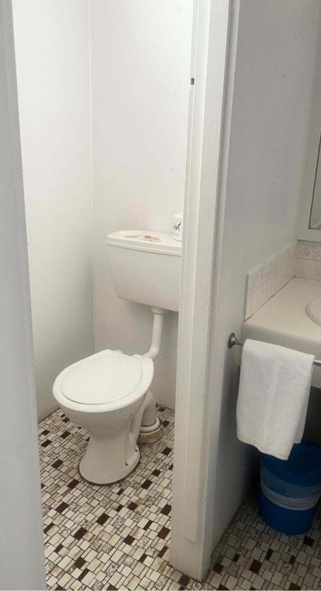 Twin Room with Private Bathroom - Photo 1