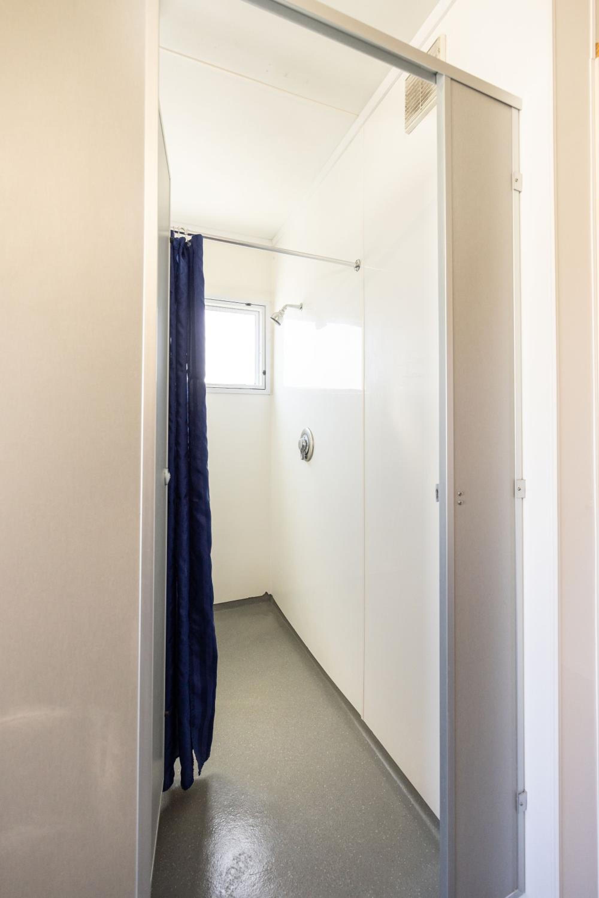 Economy Single Room with Shared Bathroom photo 3