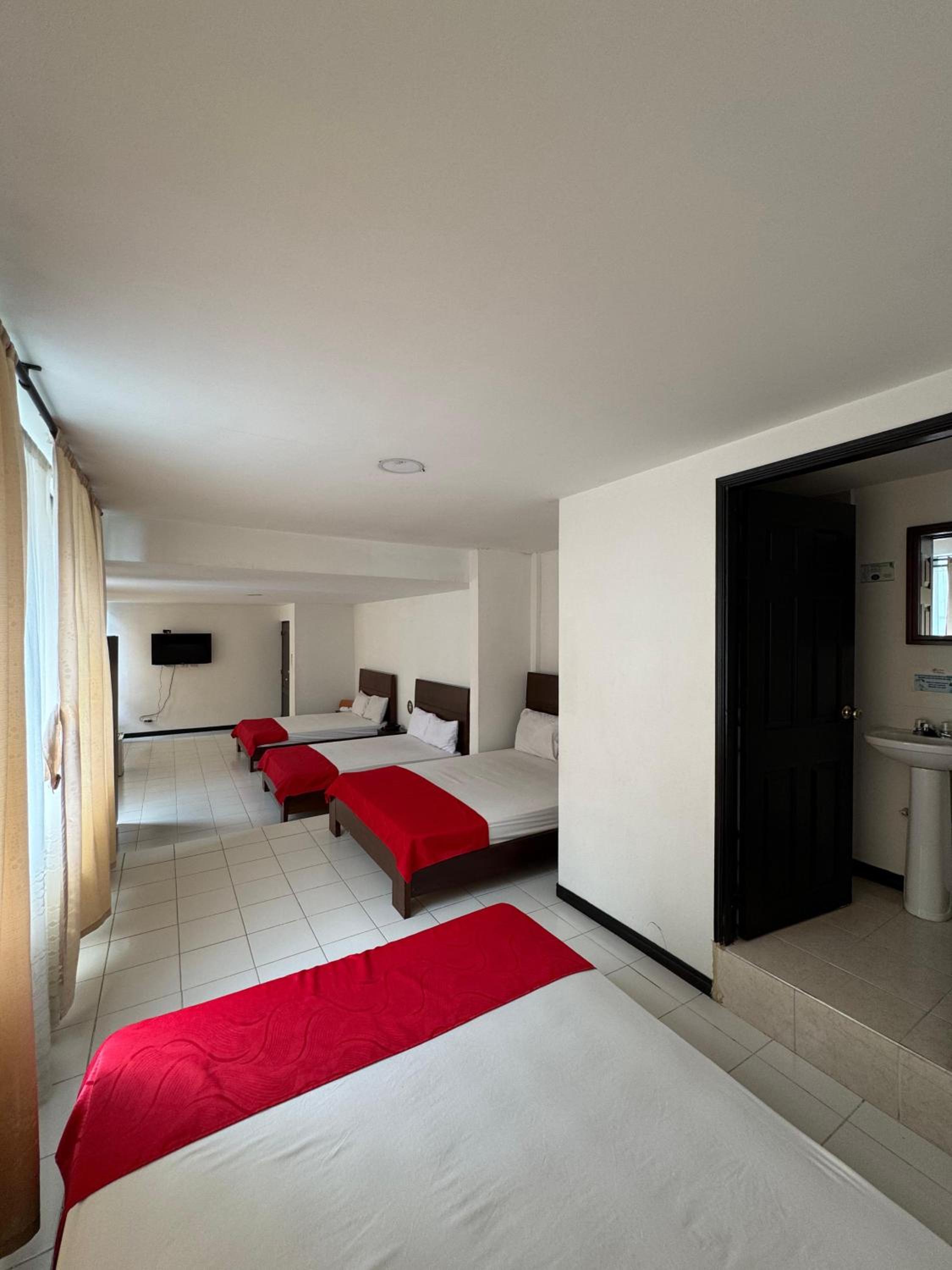 Deluxe Family Room photo 2