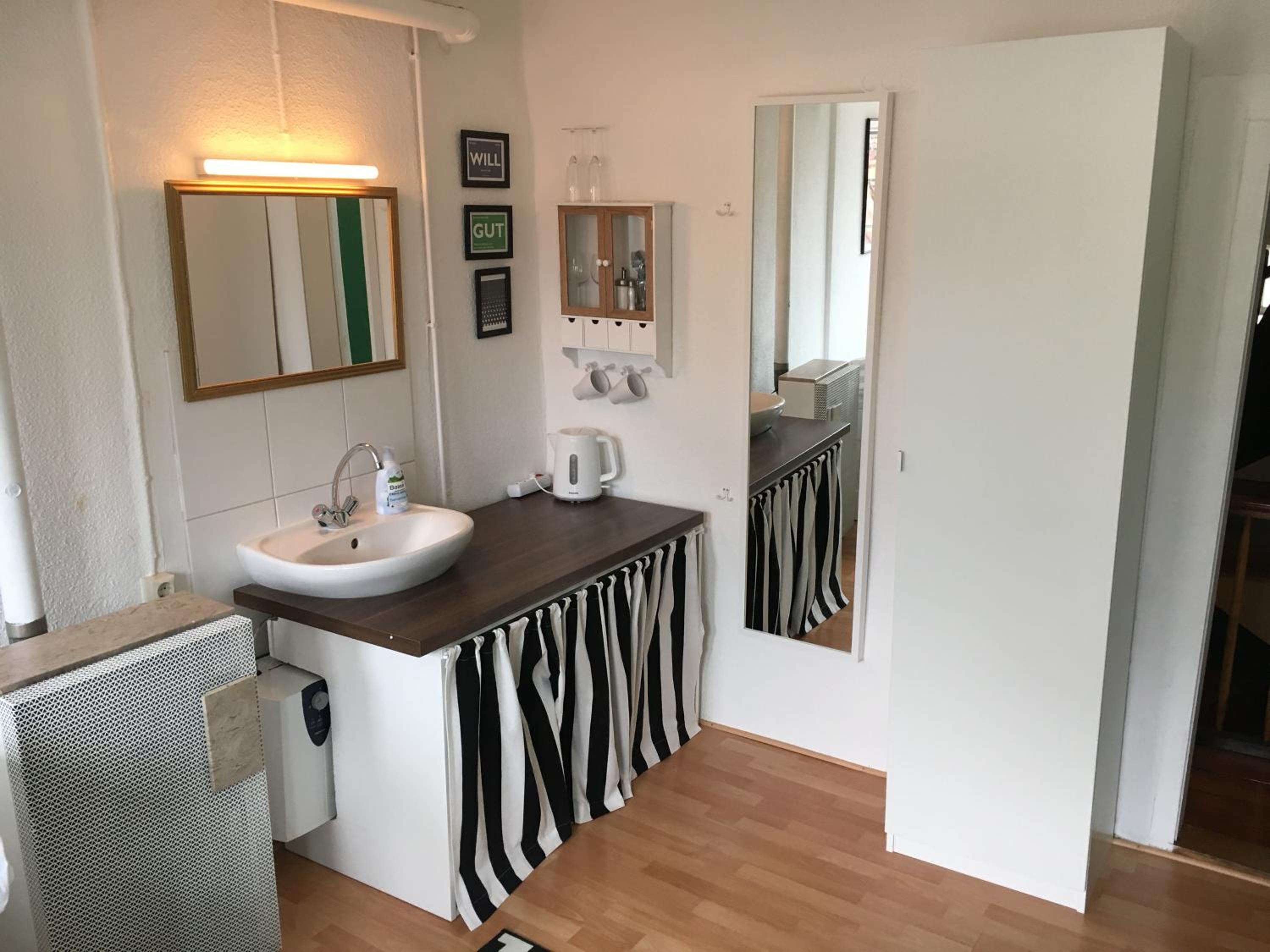 Double Room with Shared Bathroom photo 2