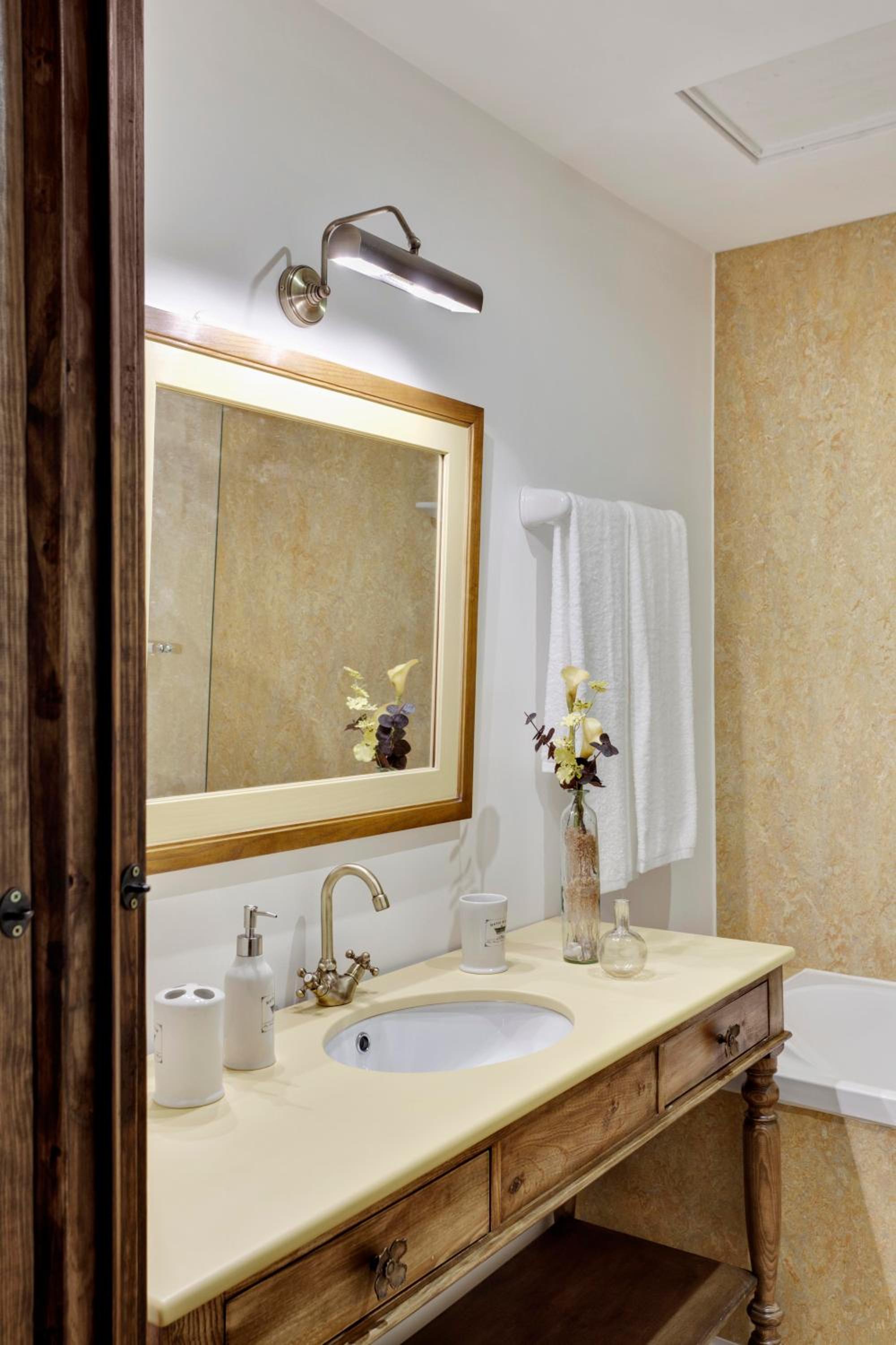 One-Bedroom Suite - Photo 4