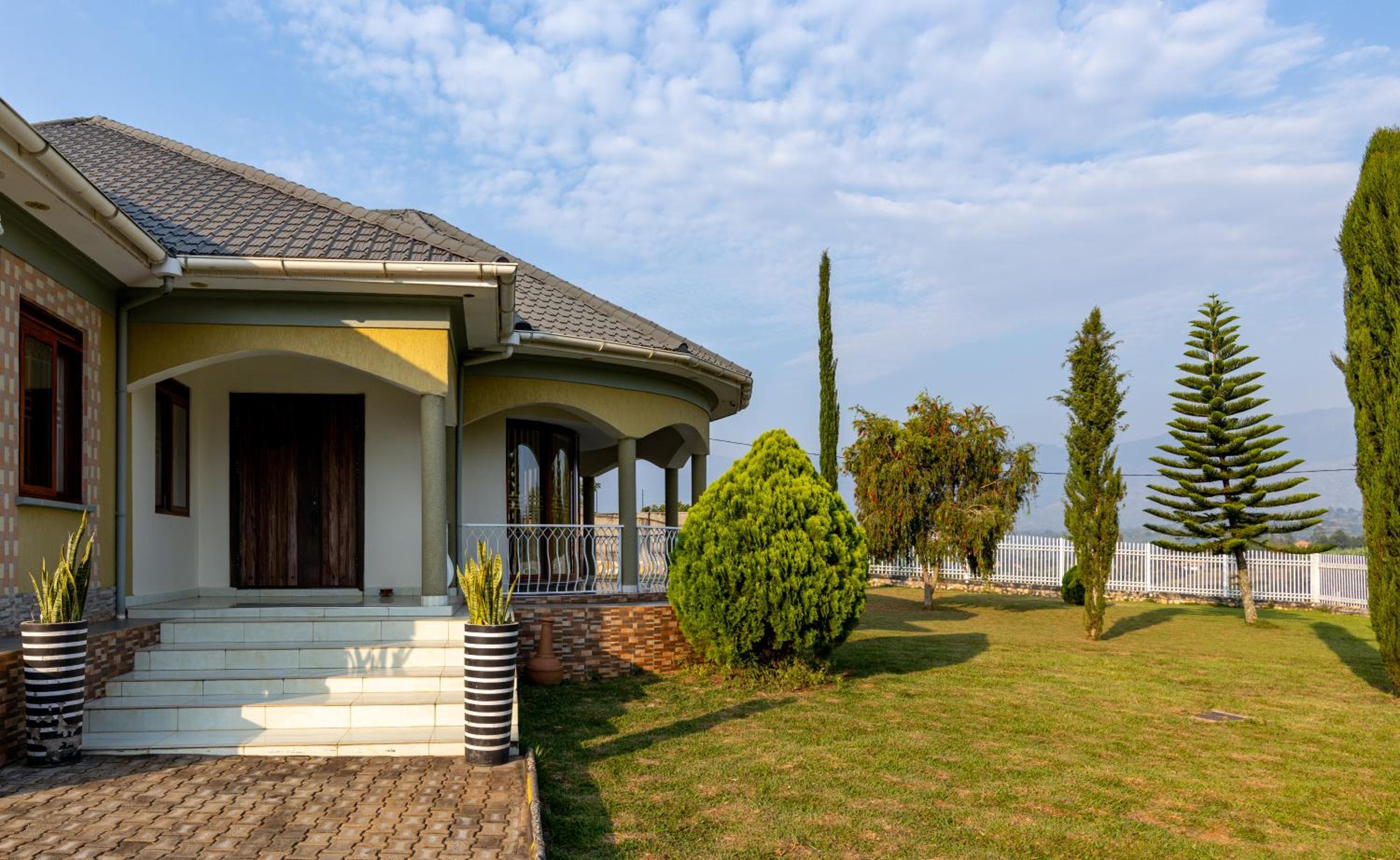Villa with Garden View