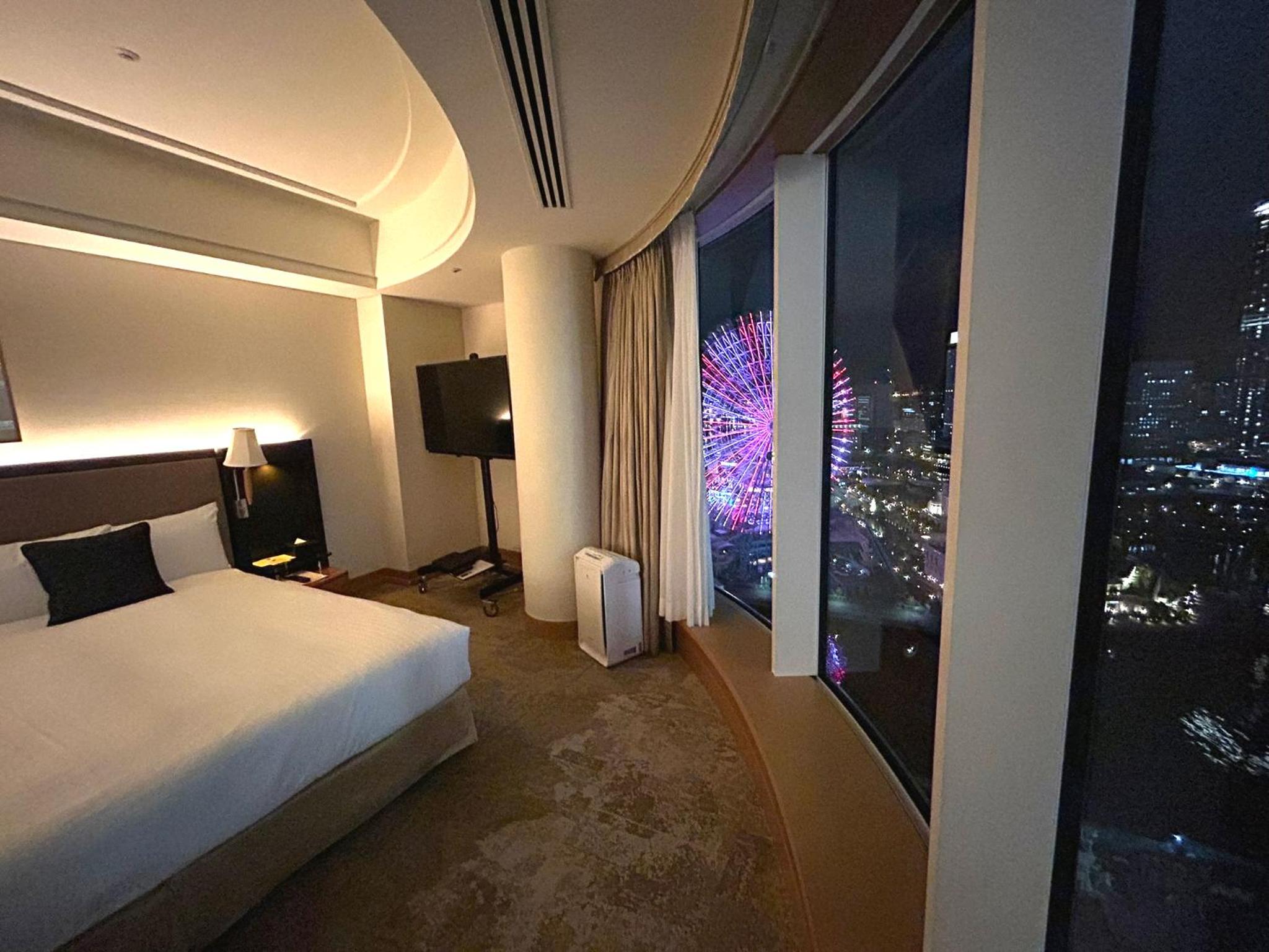 Luxury Harbor King Room with Park View - Non-Smoking - Photo 2