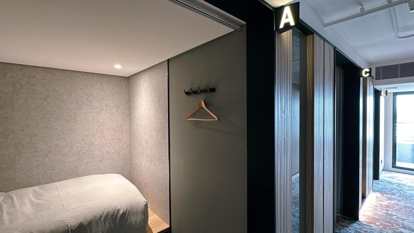 Male Dormitory Room (3 bed) with shared bathroom photo 3