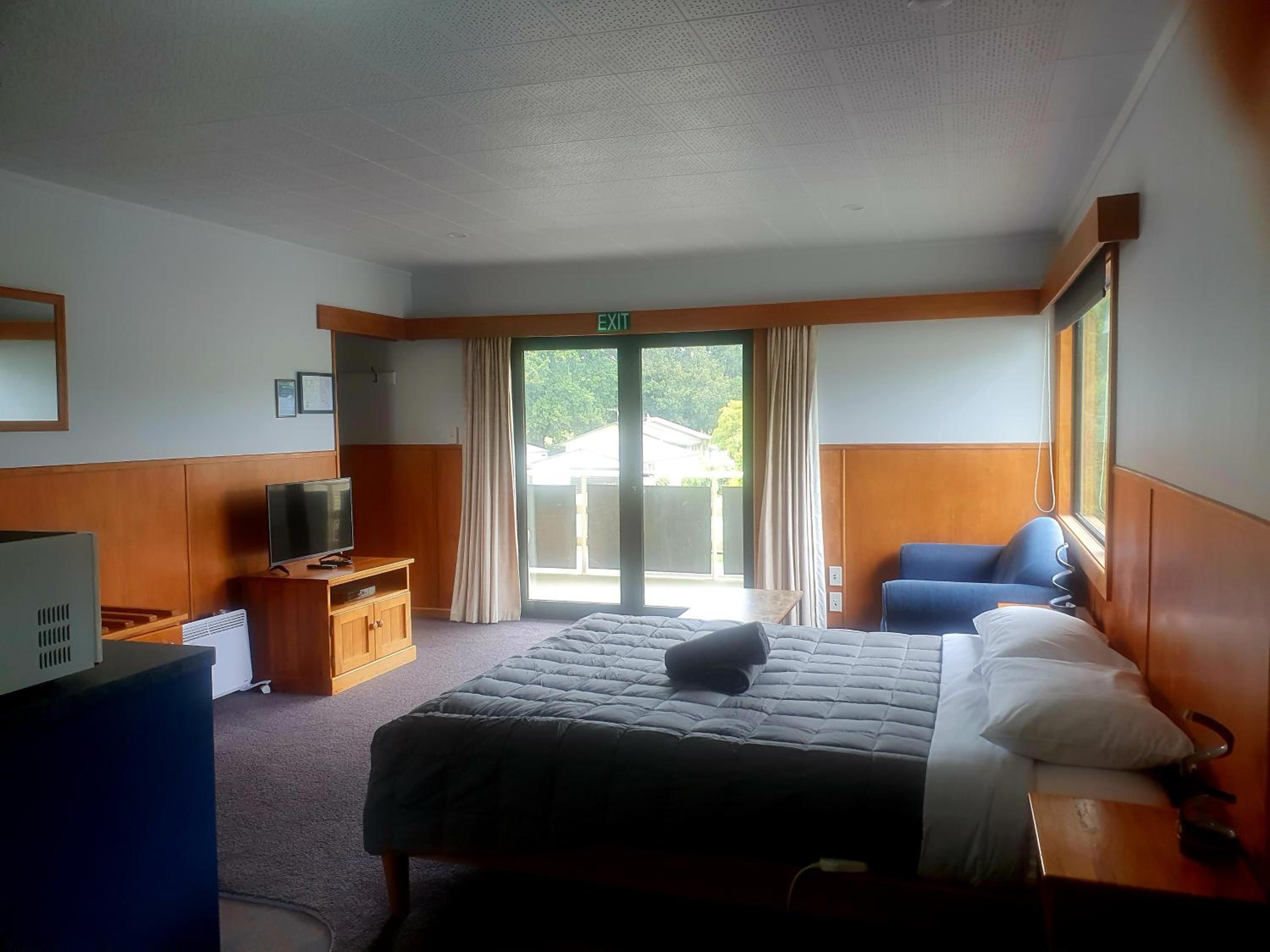 Upstairs Studio with Balcony photo 3