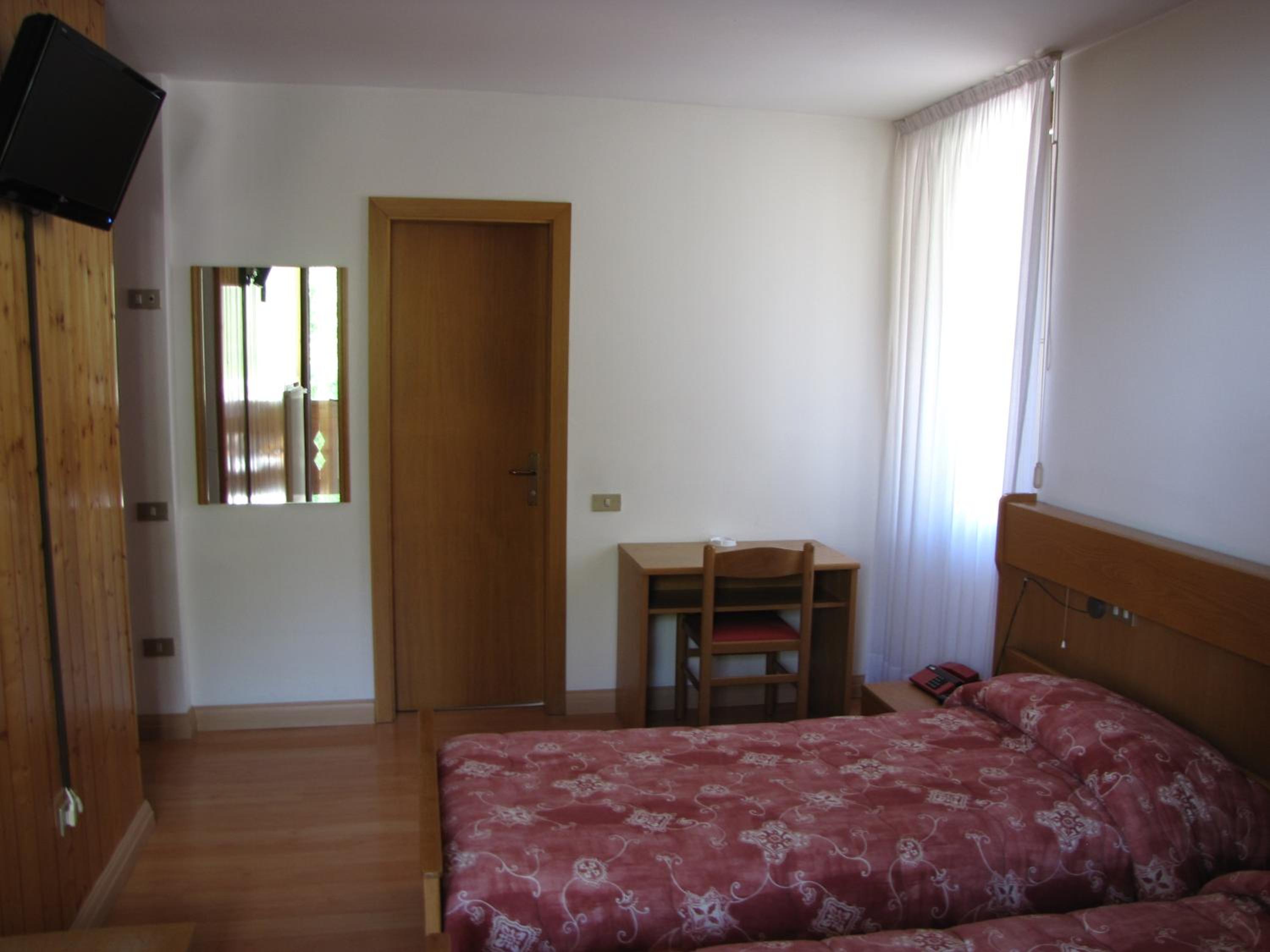 Double or Twin Room - Photo 6
