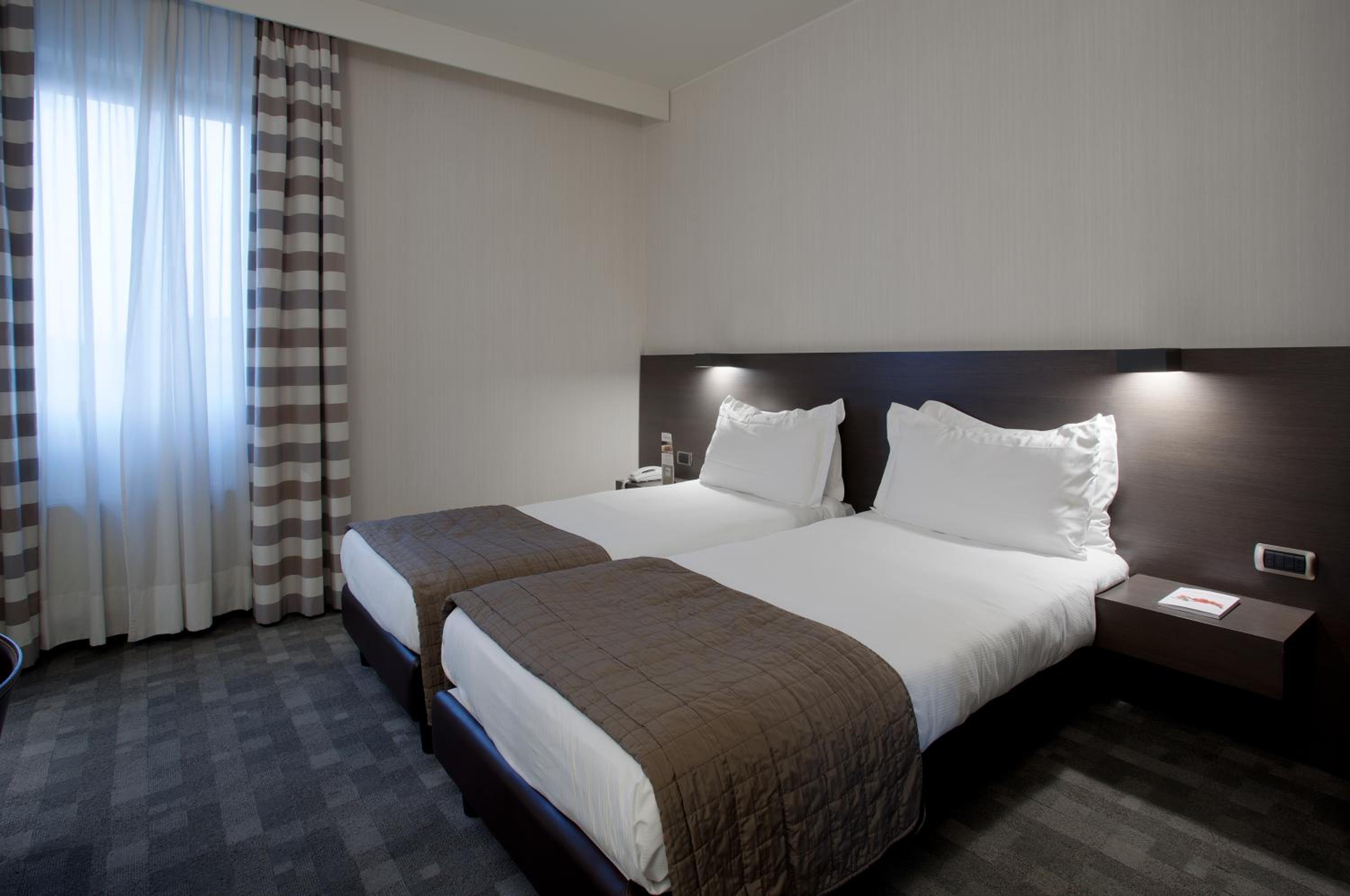 King Double or Twin Room - Photo 2