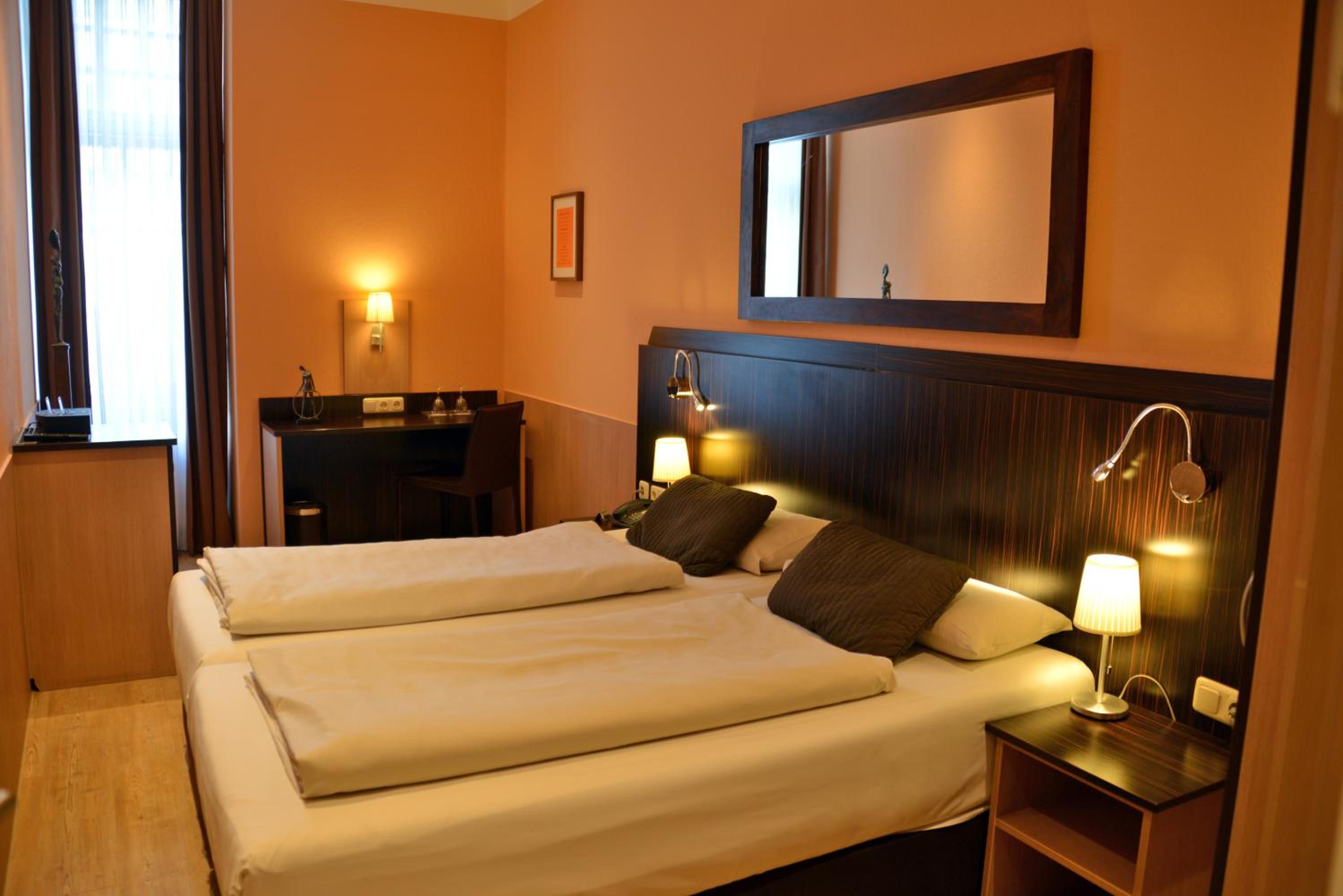 Double or Twin Room photo 3