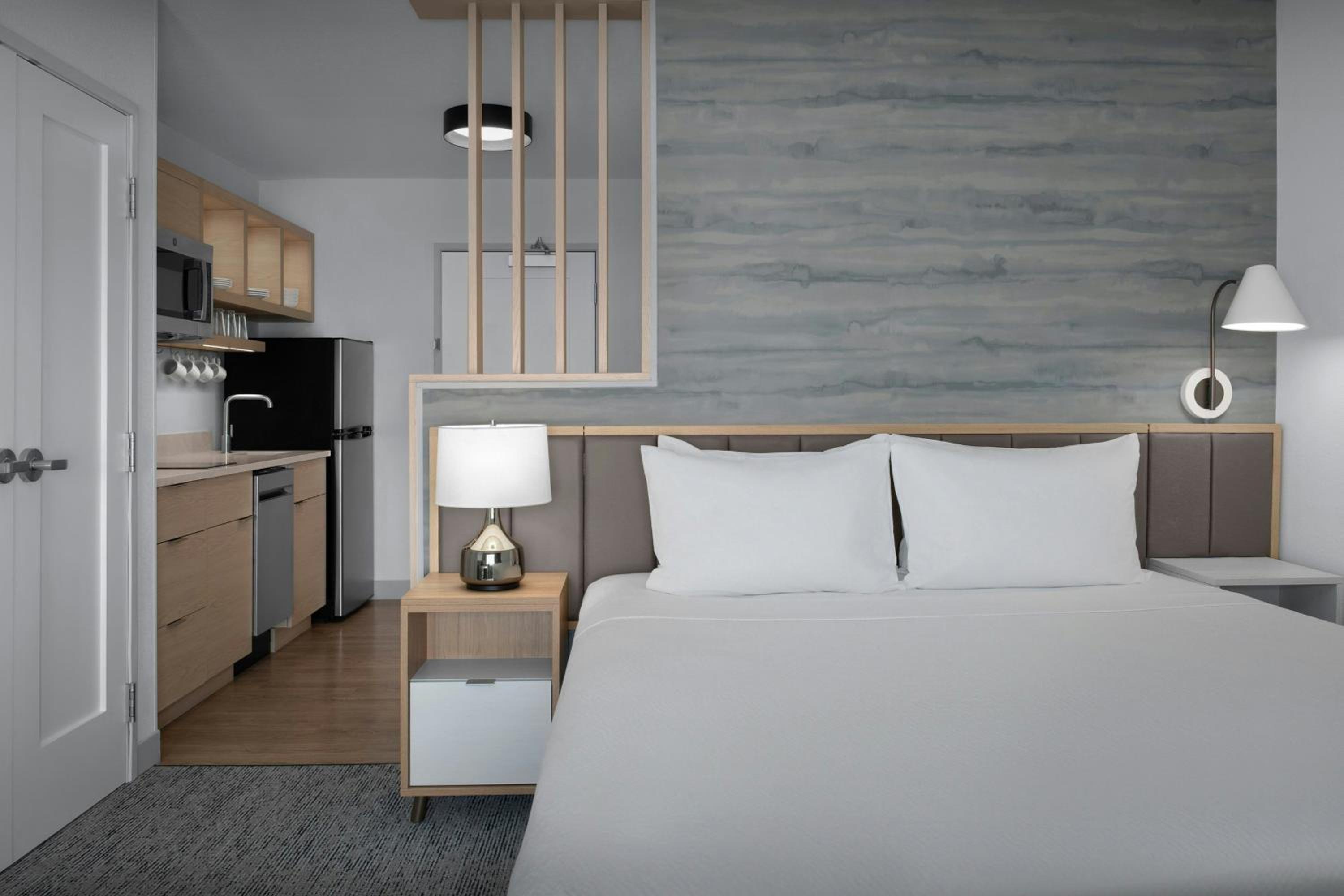Studio King Suite with Sofa Bed - Photo 2