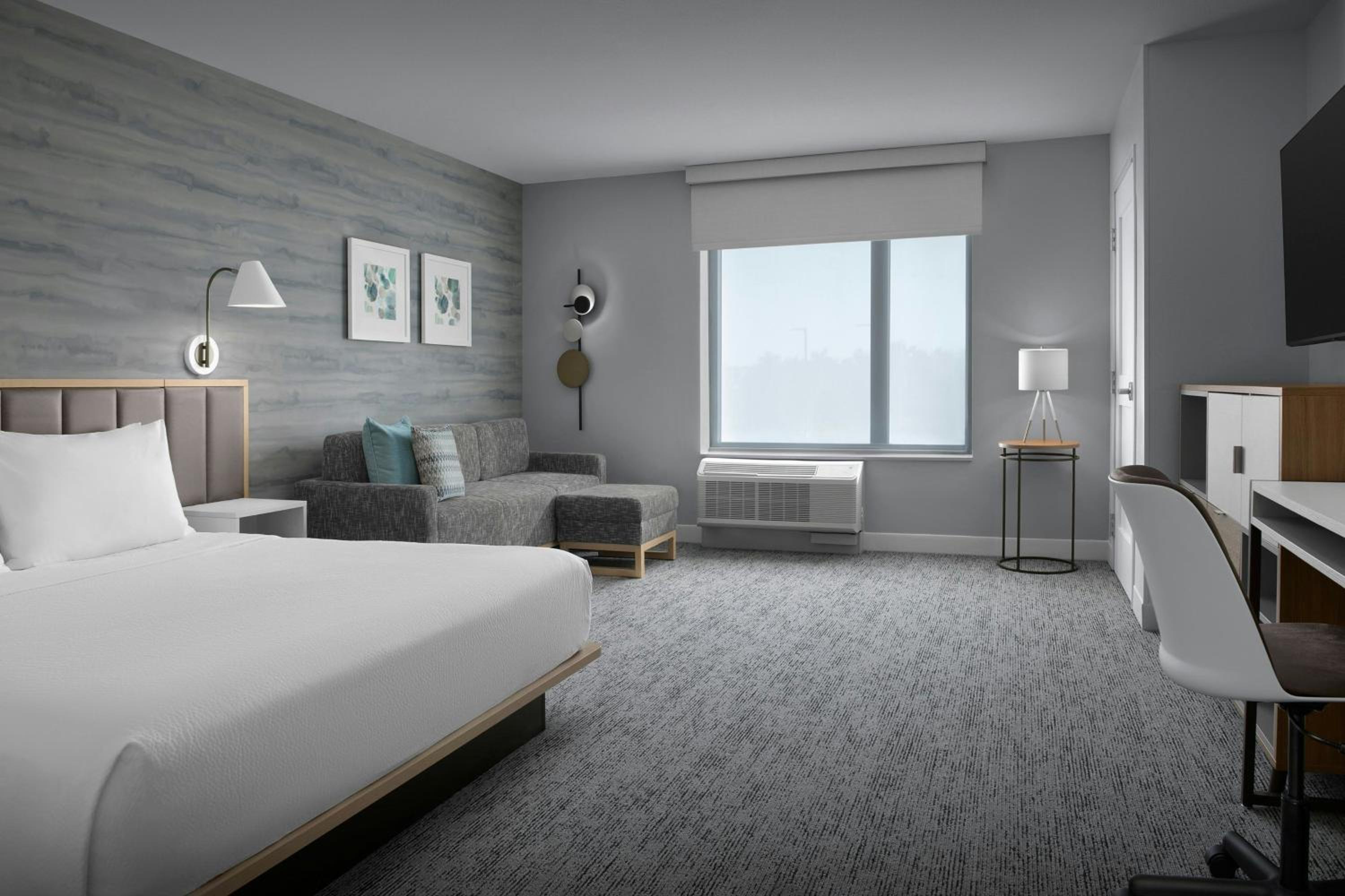 Studio King Suite with Sofa Bed - Photo 3
