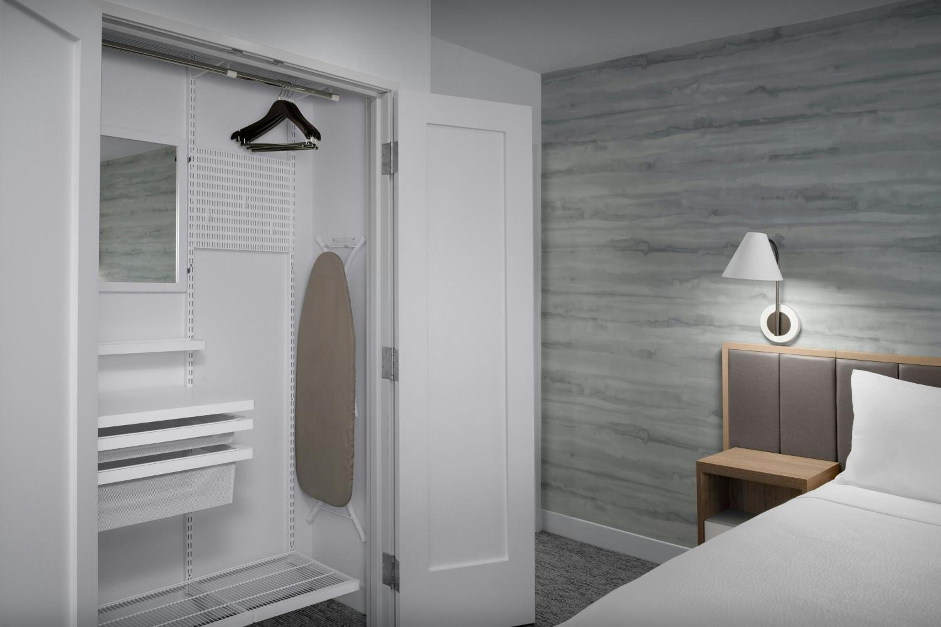 Studio King Suite with Sofa Bed - Photo 4