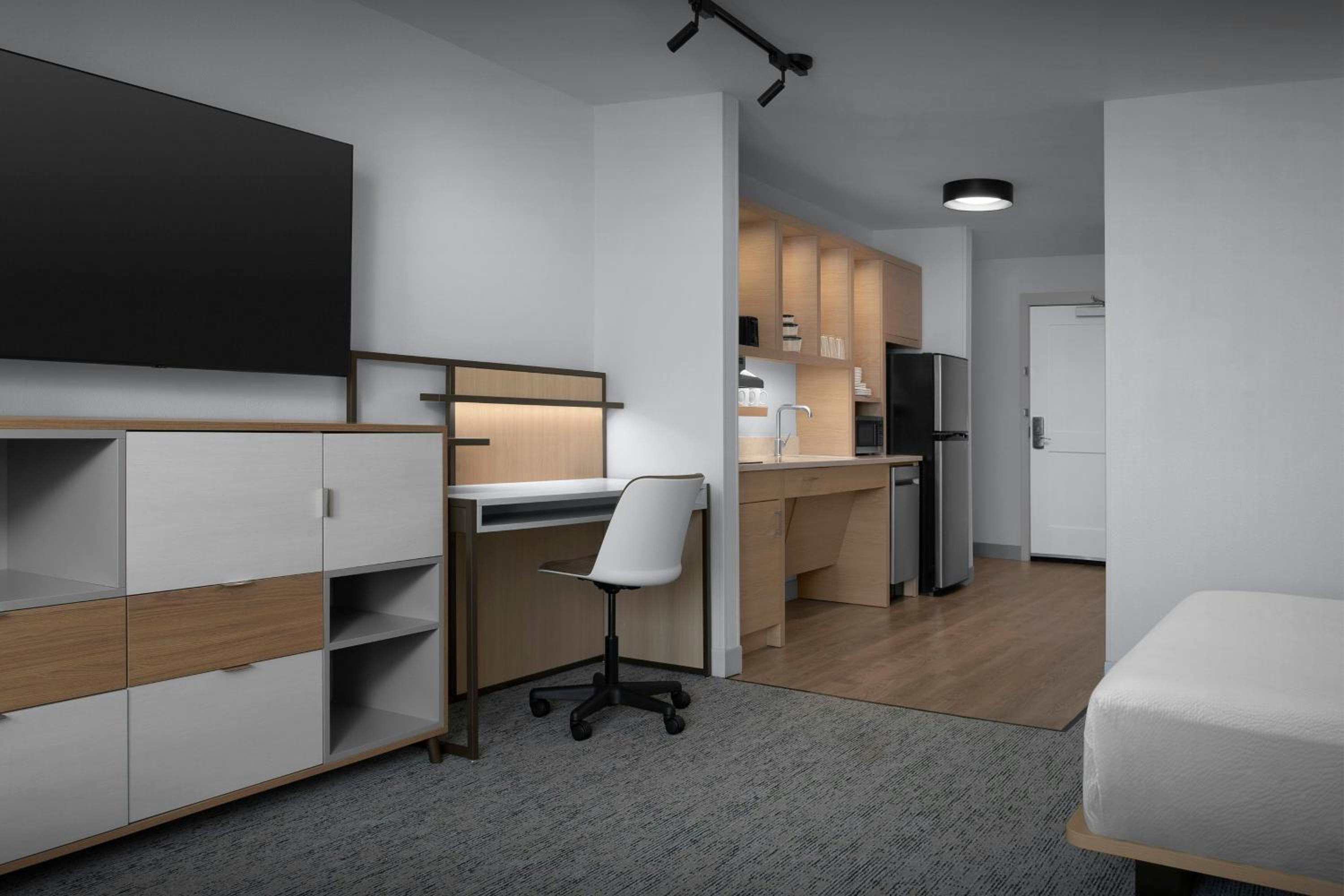Studio King Suite with Sofa Bed - Photo 6