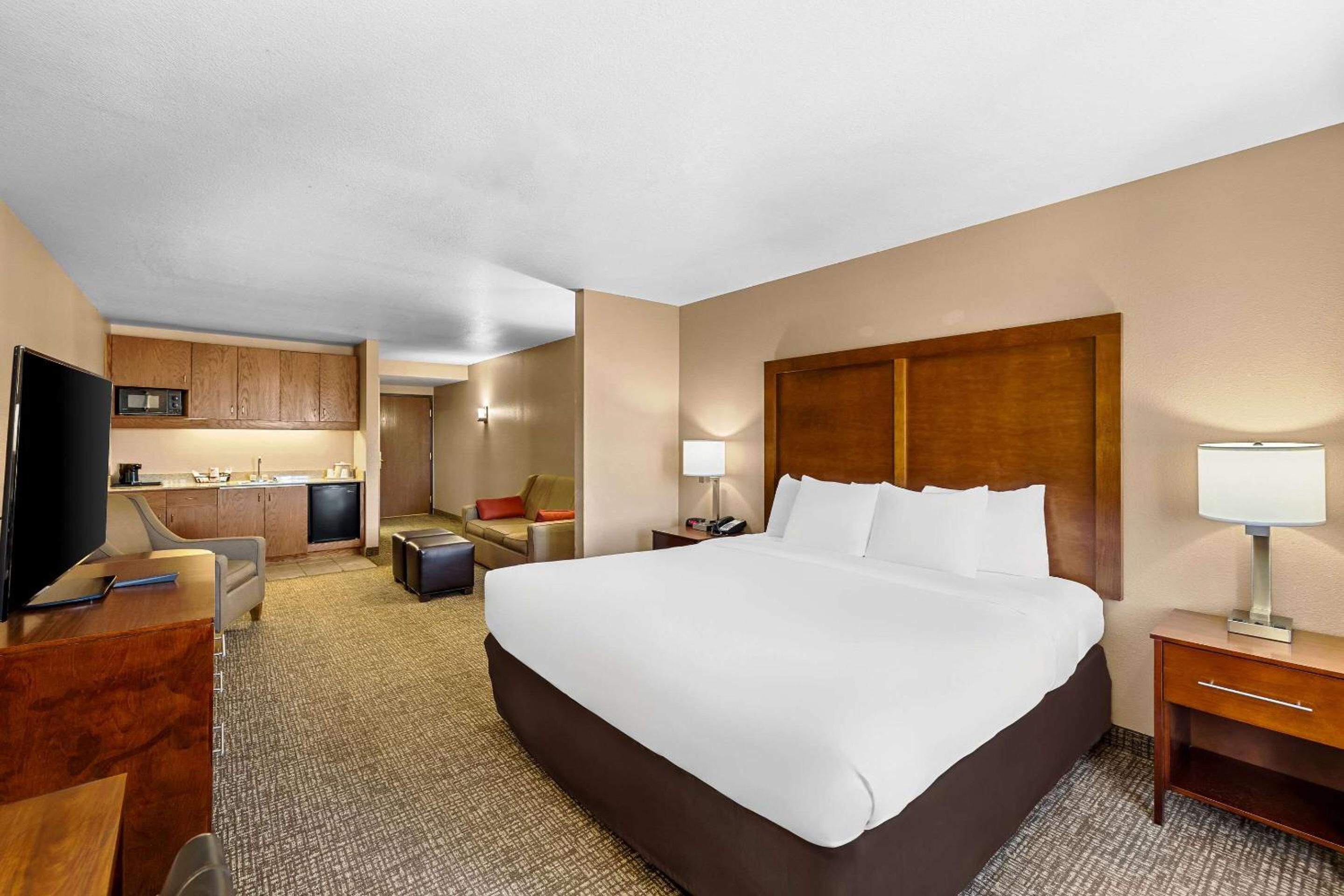 King Suite - Accessible/Non-Smoking